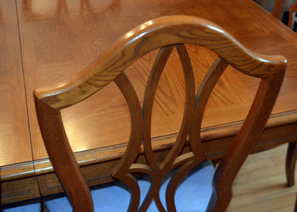 Traditional Oak Dining Room Table and Chairs EBTH