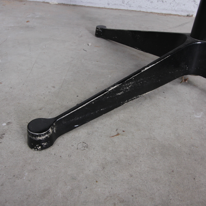 Eames Style Round Table Ebth