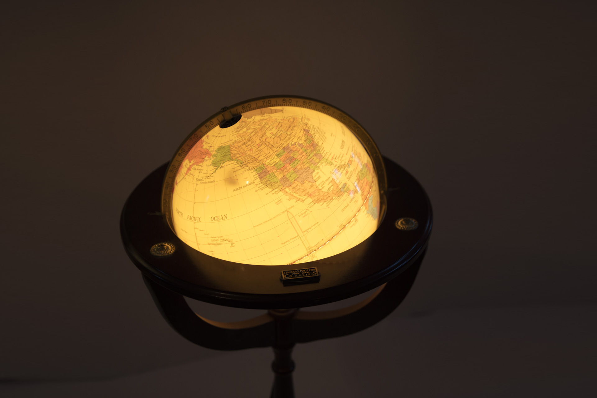 Thomas Pacconi 1900-2000 Classics Globe | EBTH