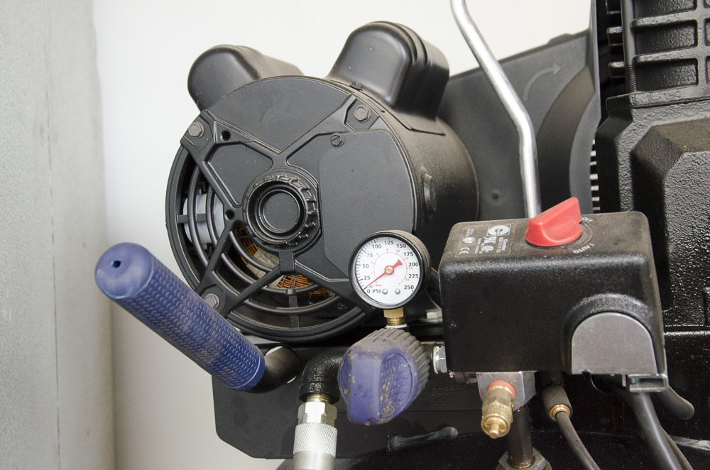 Kobalt 30 Gallon Cast Iron Air Compressor EBTH