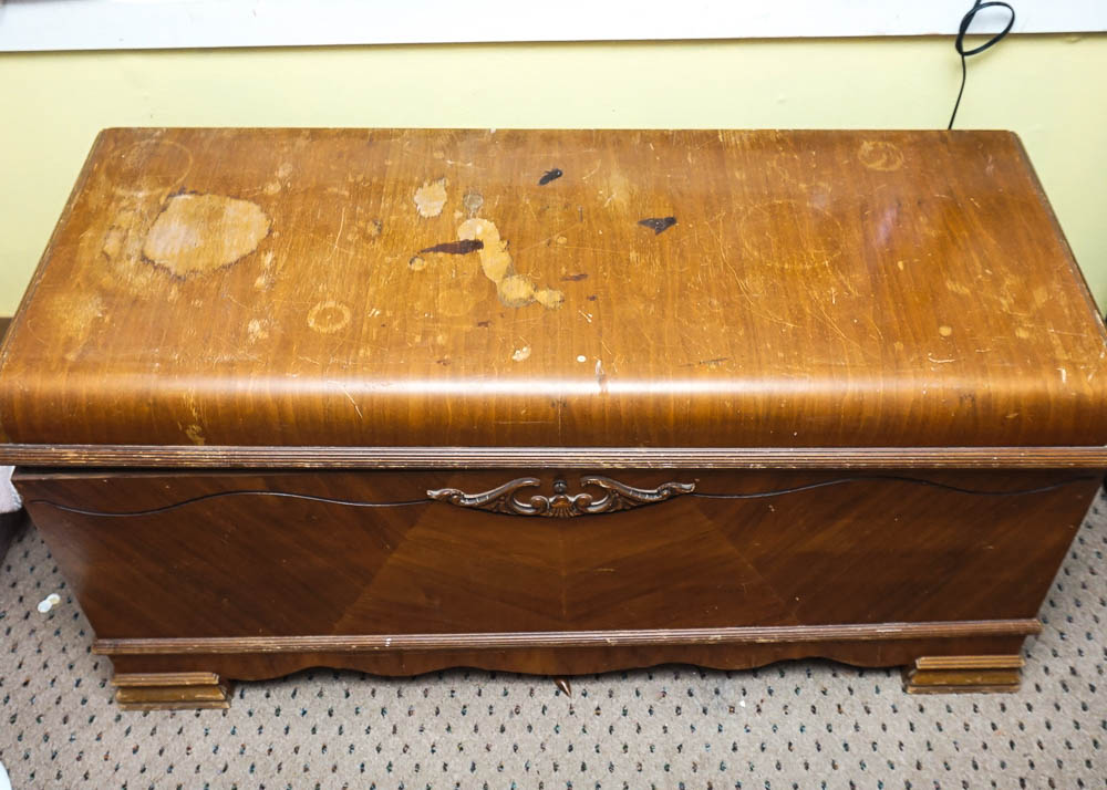 Vintage Caswell Runyan Cedar Hope Chest EBTH