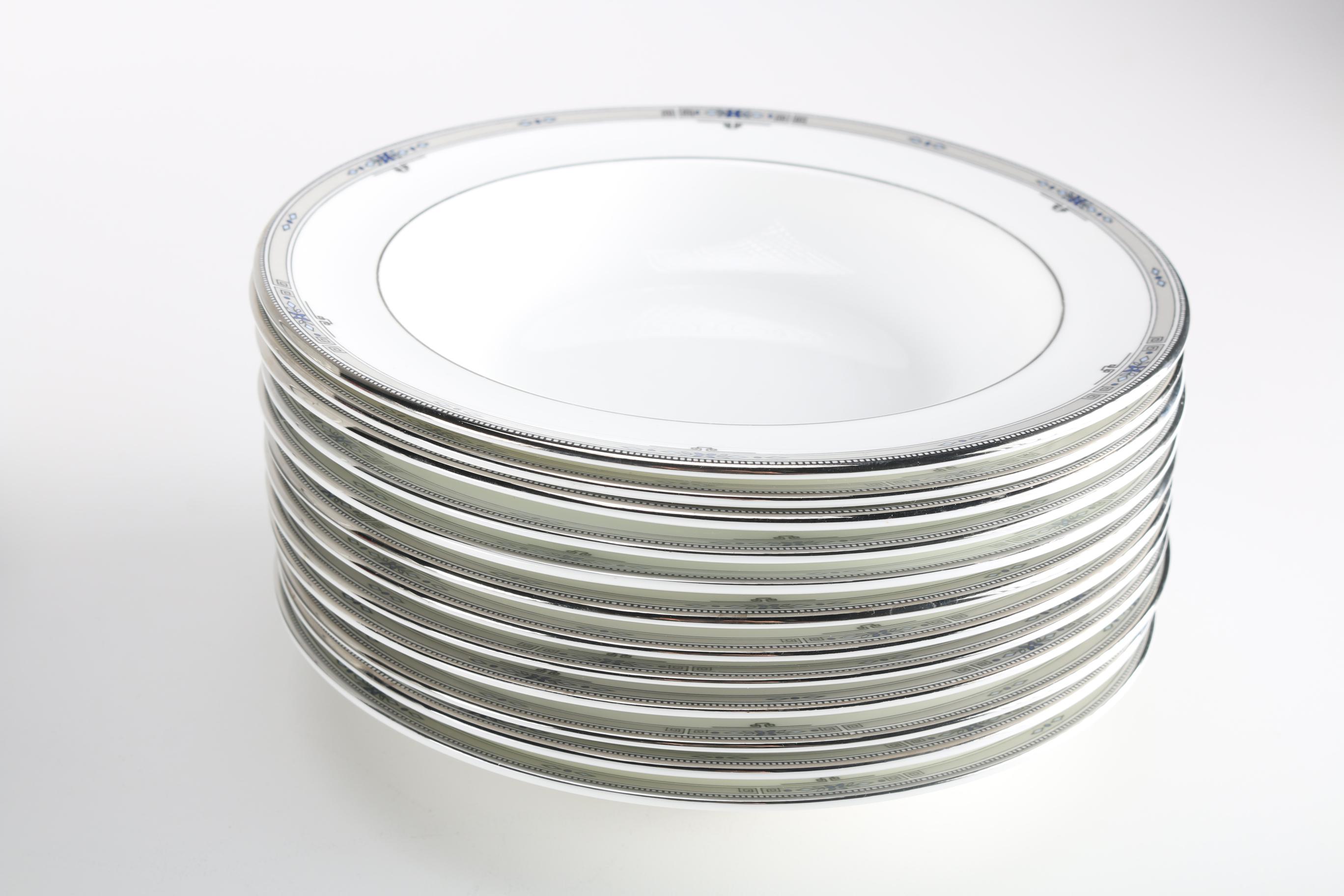 Wedgwood "Amherst" Bone China Dinner Set EBTH