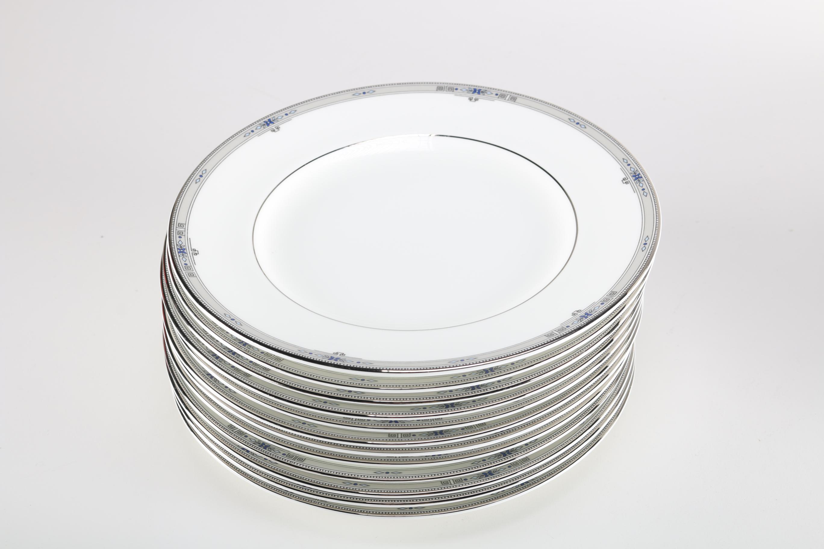 Wedgwood "Amherst" Bone China Dinner Set EBTH