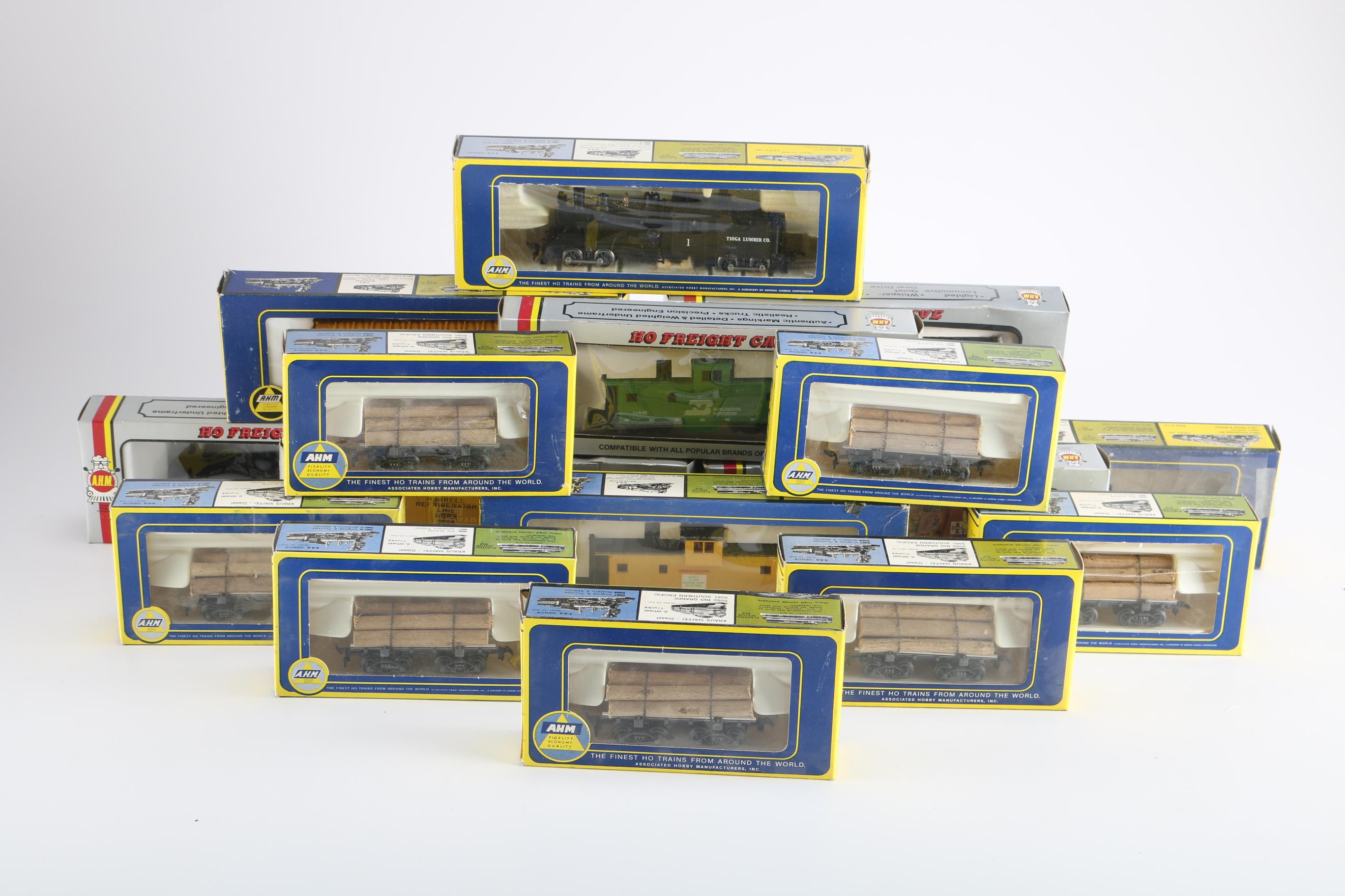 AHM "HO" Scale Model Train Cars EBTH