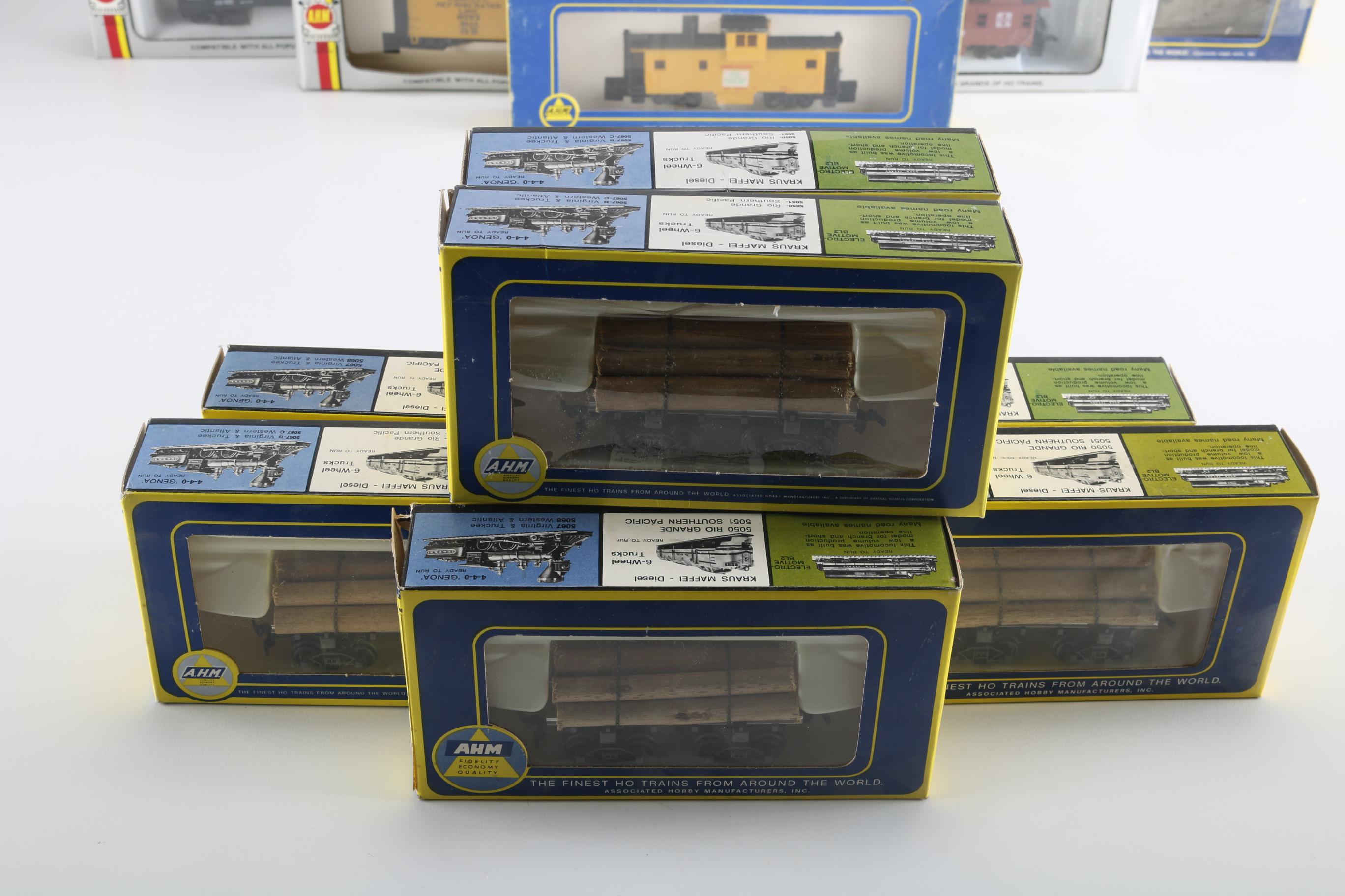 AHM "HO" Scale Model Train Cars EBTH