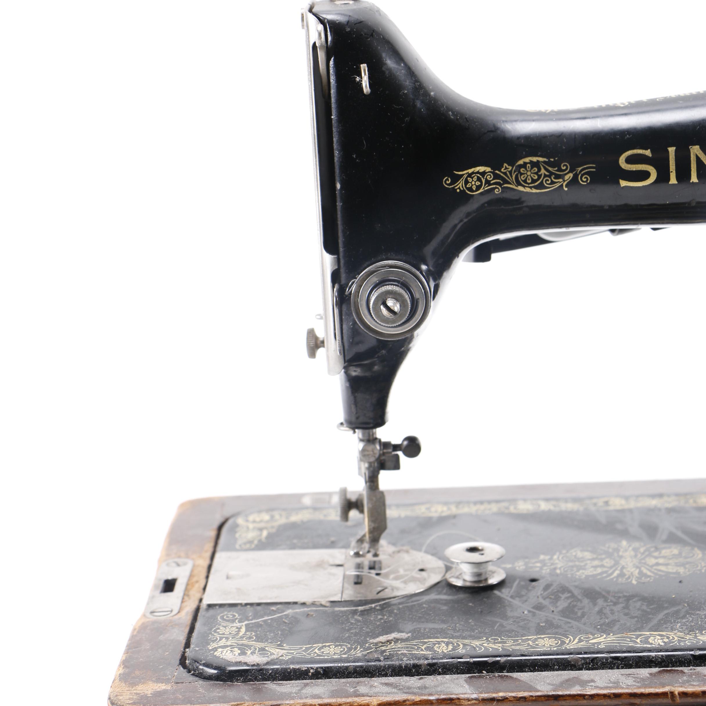 Vintage Singer BT7 Sewing Machine EBTH