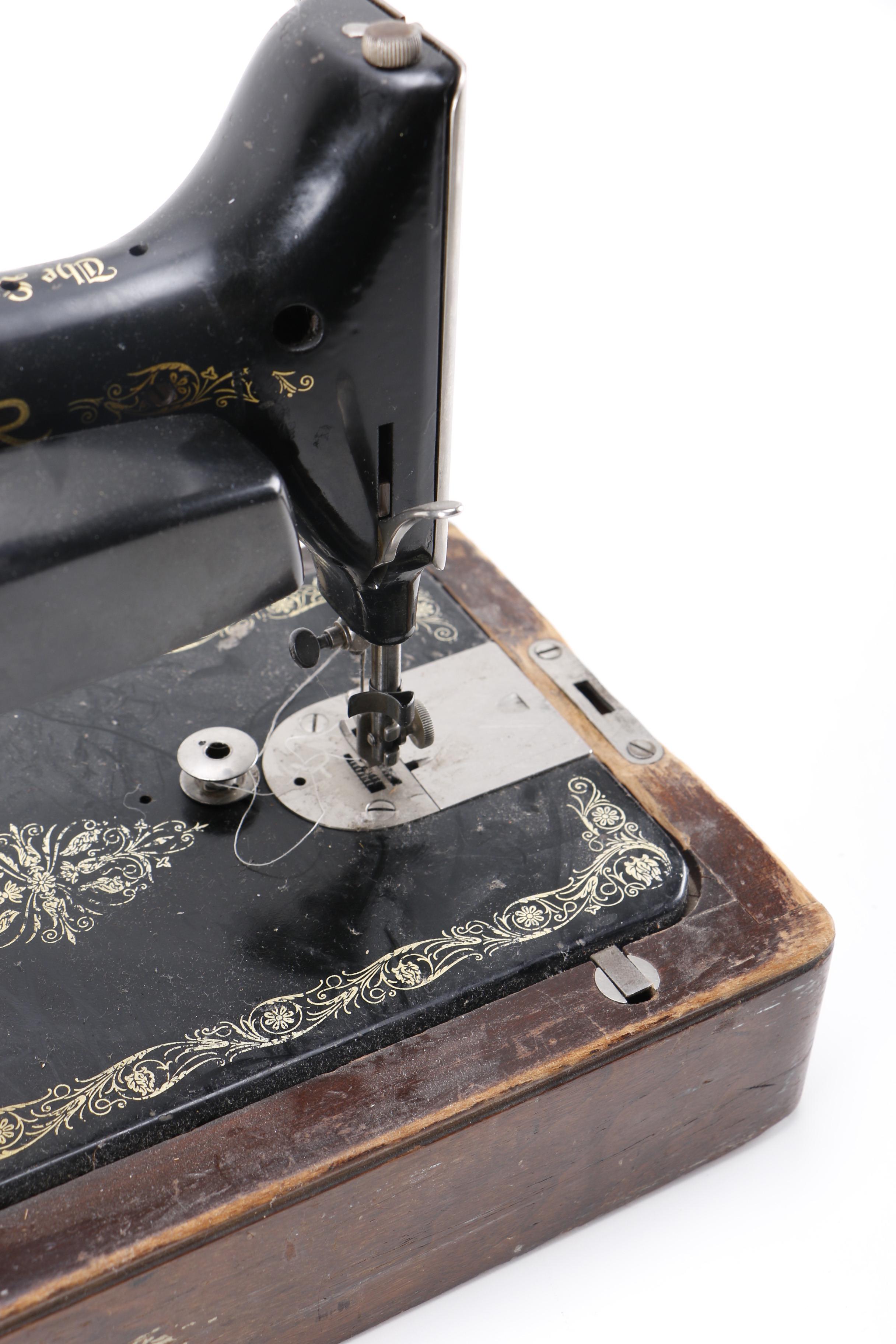 Vintage Singer BT7 Sewing Machine EBTH