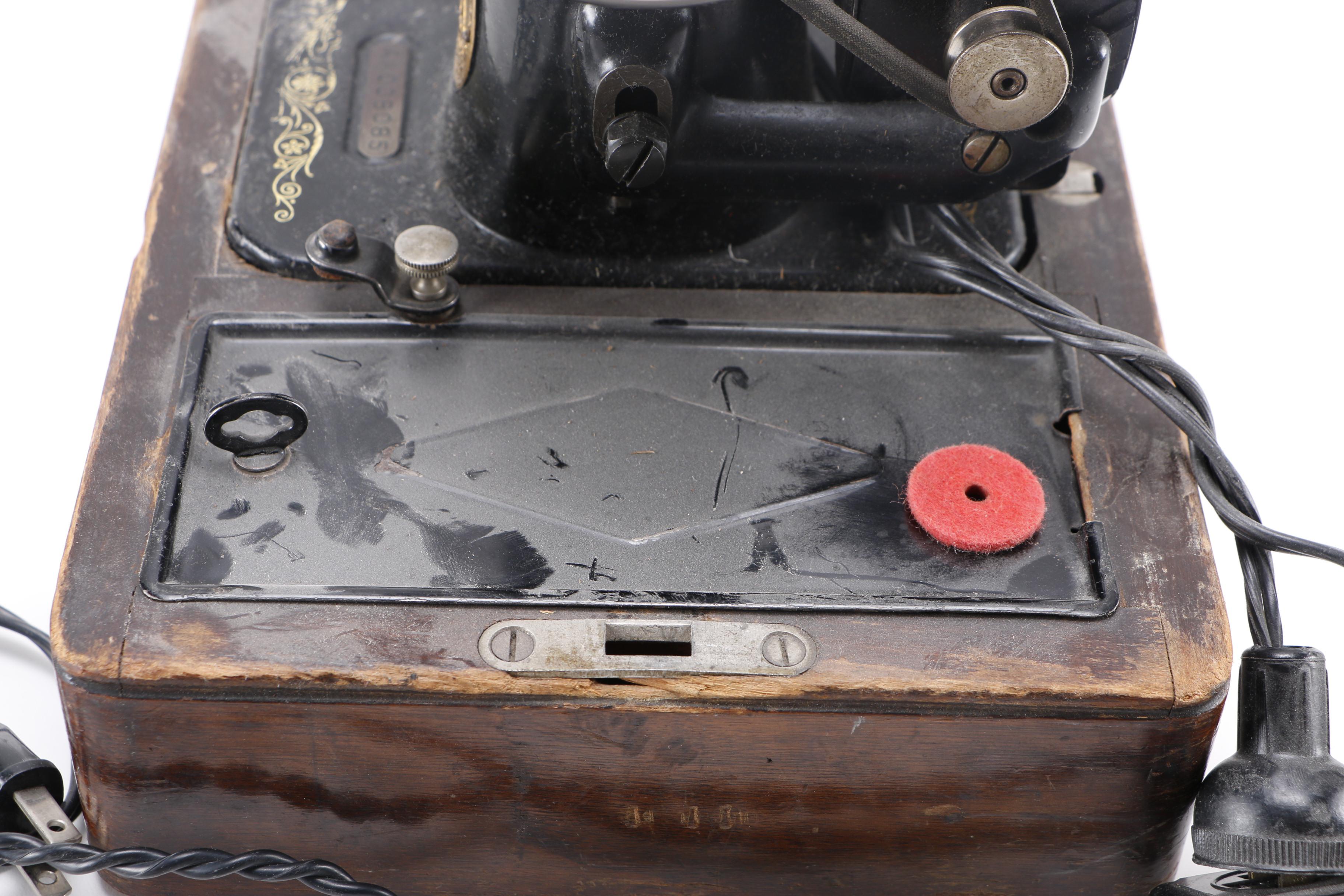 Vintage Singer BT7 Sewing Machine EBTH