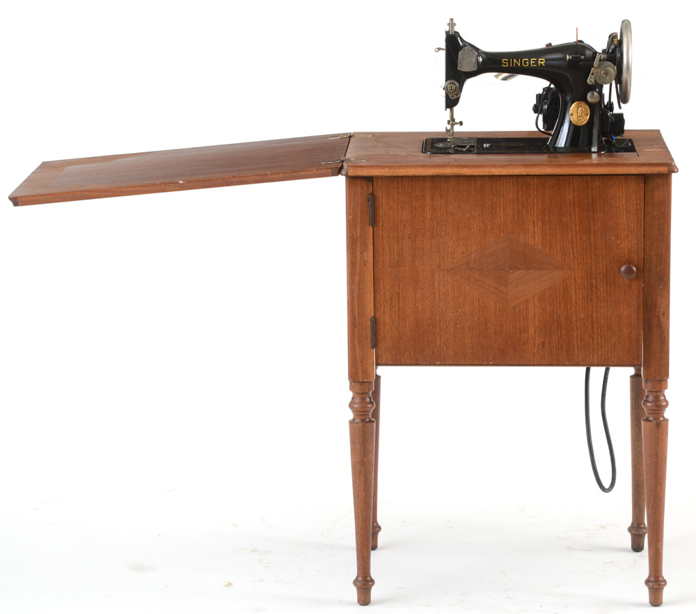 Vintage Singer Sewing Machine in Walnut Stand EBTH