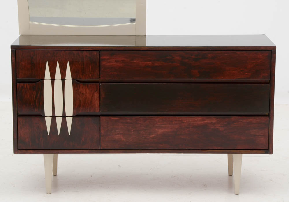 Mid Century Modern Dresser with Mirror by Kroehler | EBTH