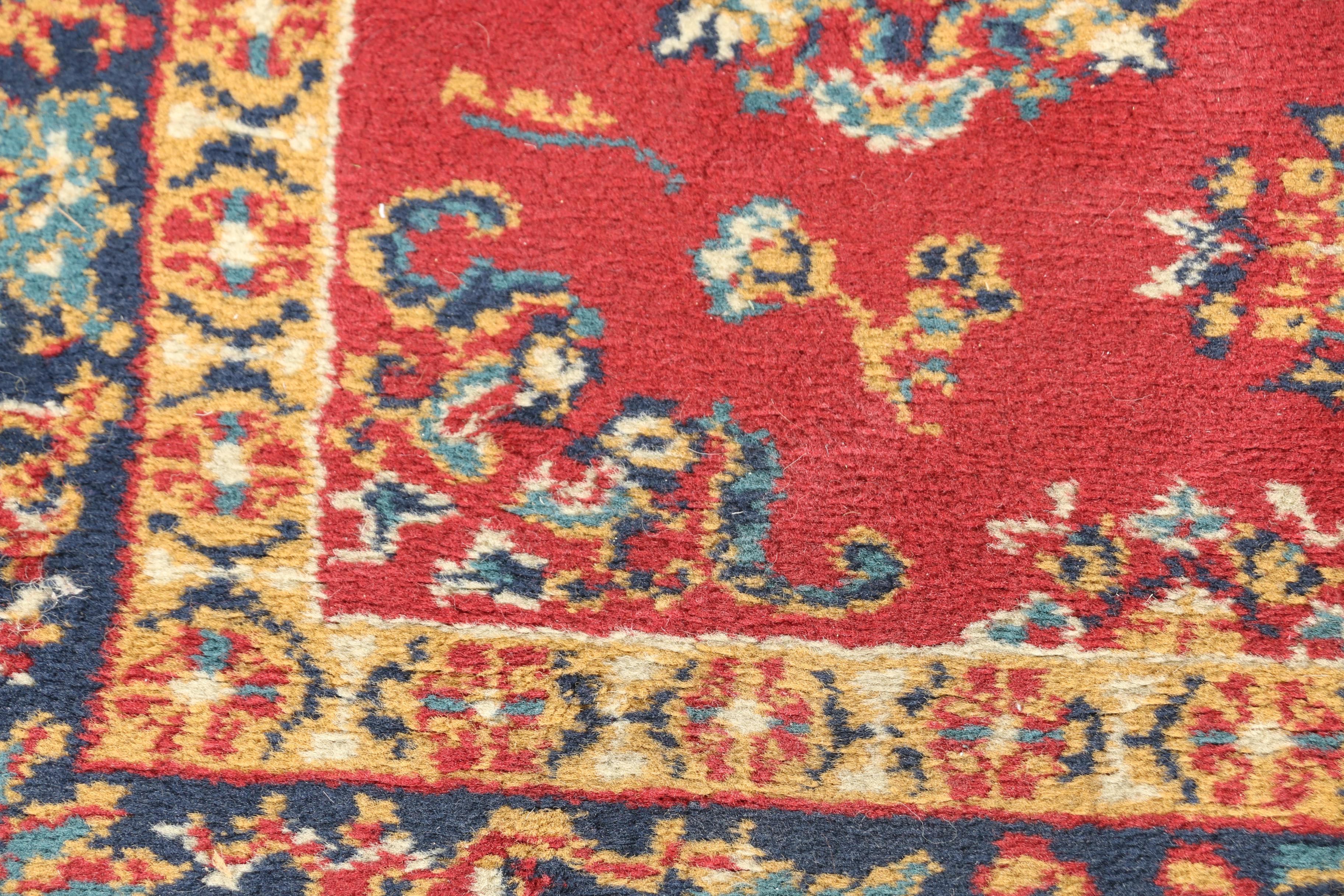 Machine Made Persian Style Area Rug EBTH
