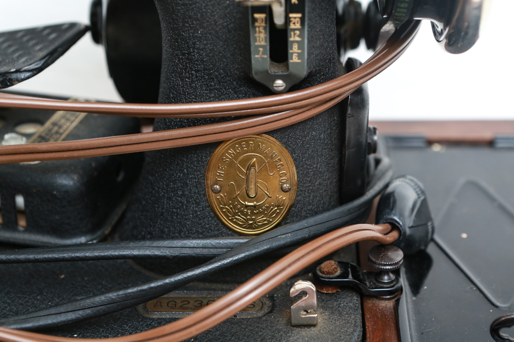 Vintage Singer Electric Sewing Machine Model 99 EBTH