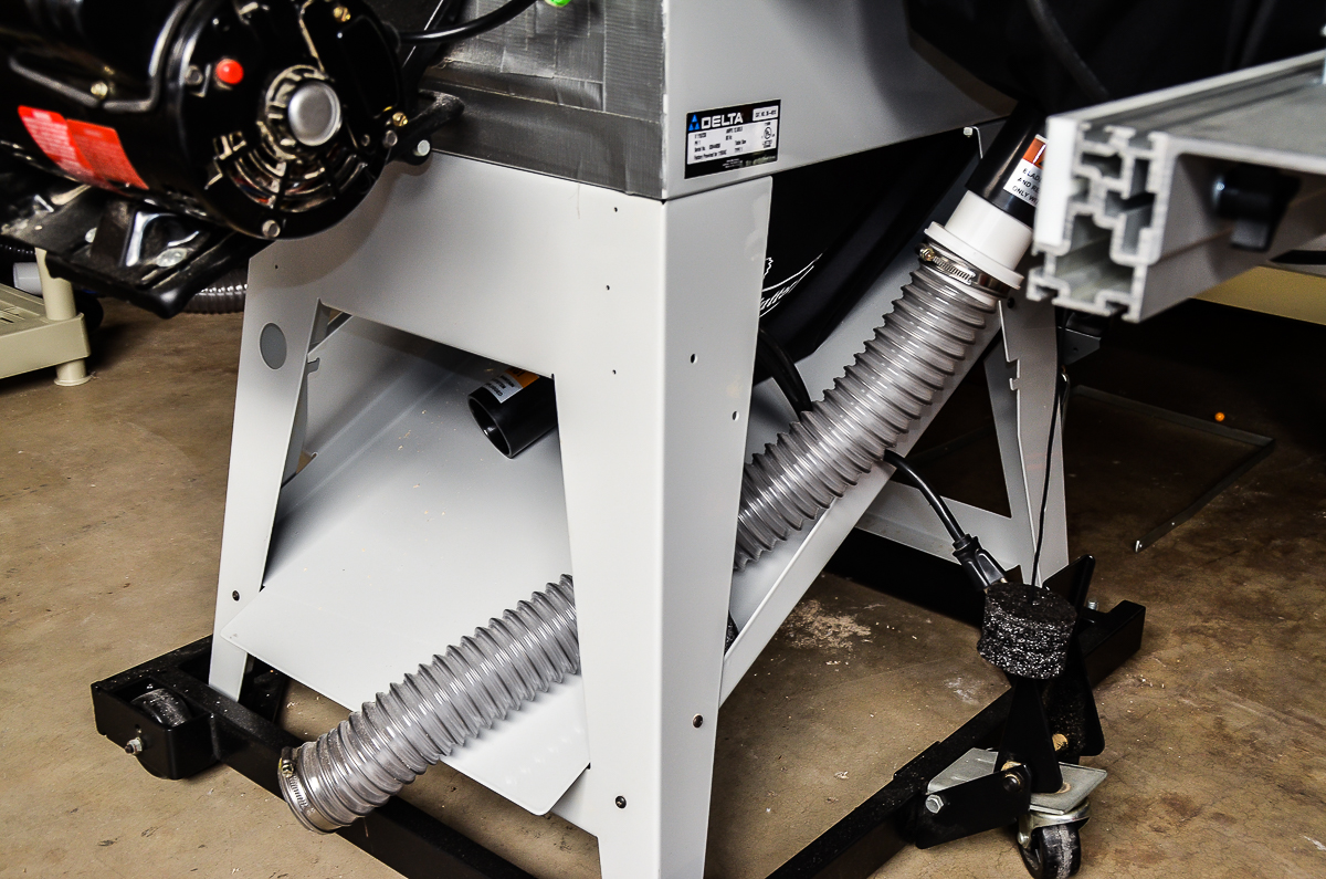 Delta 10 Inch Contractor Saw with Biesemeyer Fence and Integral Router