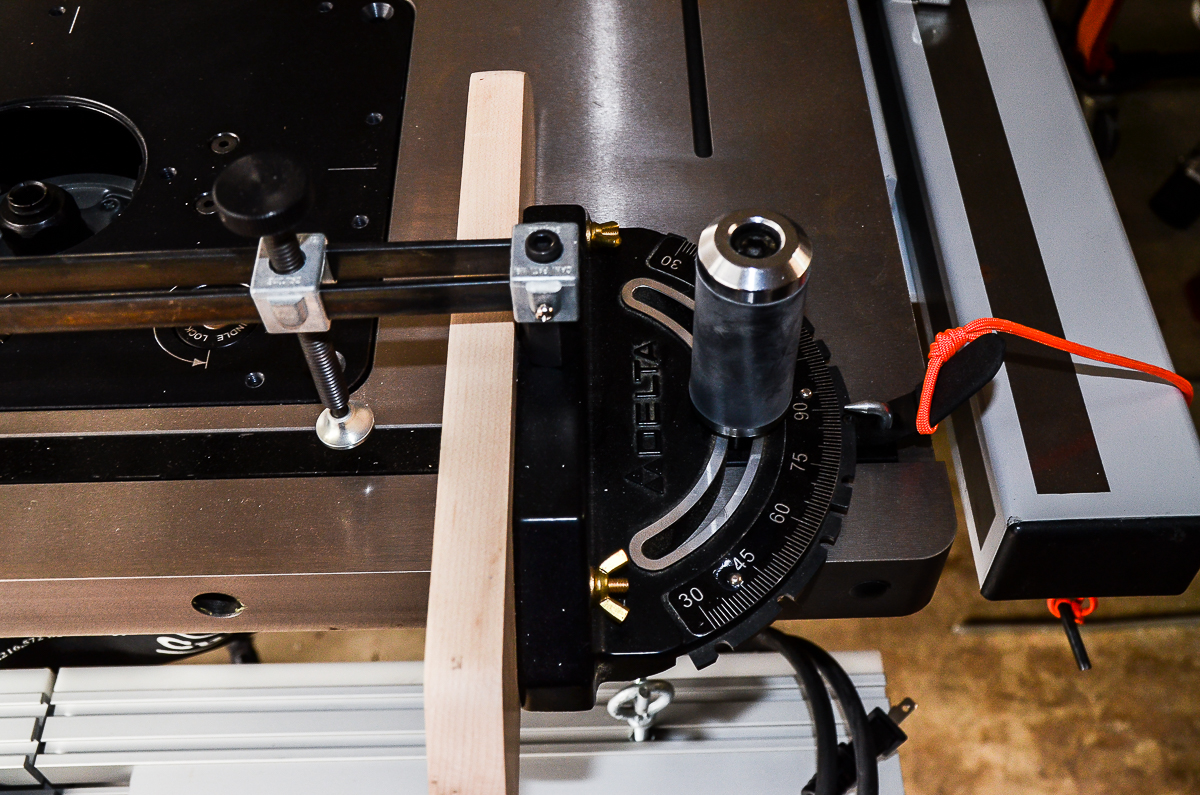 Delta 10 Inch Contractor Saw with Biesemeyer Fence and Integral Router