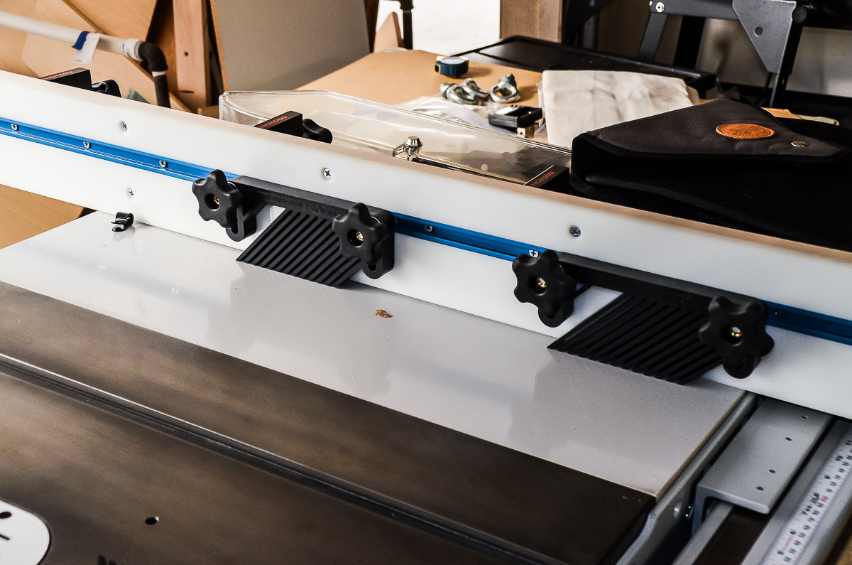 Delta 10 Inch Contractor Saw with Biesemeyer Fence and Integral Router Table EBTH