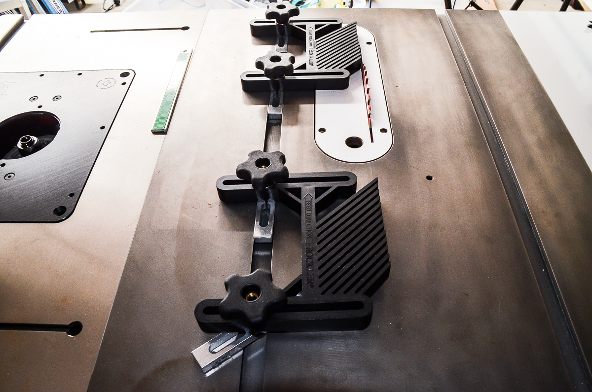 Delta 10 Inch Contractor Saw with Biesemeyer Fence and Integral Router