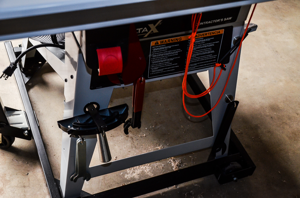 Delta 10 Inch Contractor Saw with Biesemeyer Fence and Integral Router