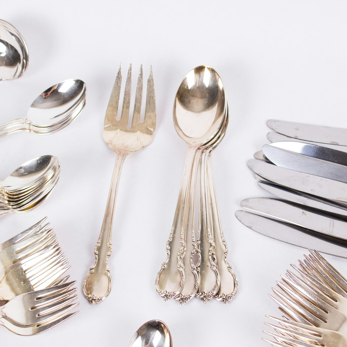 1847 Rogers Brothers Reflections Silver Plated Flatware Set EBTH 1847-rogers-brothers-reflections-silver-plated-flatware-set-ebth