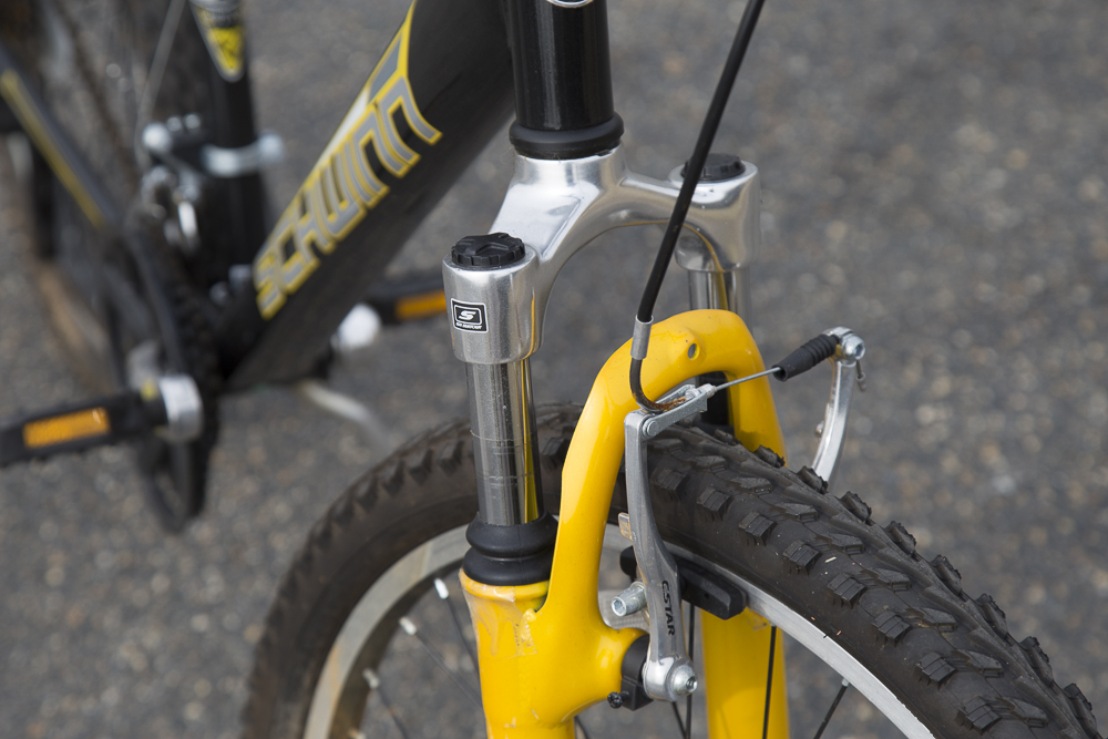 schwinn sr suntour mountain bike