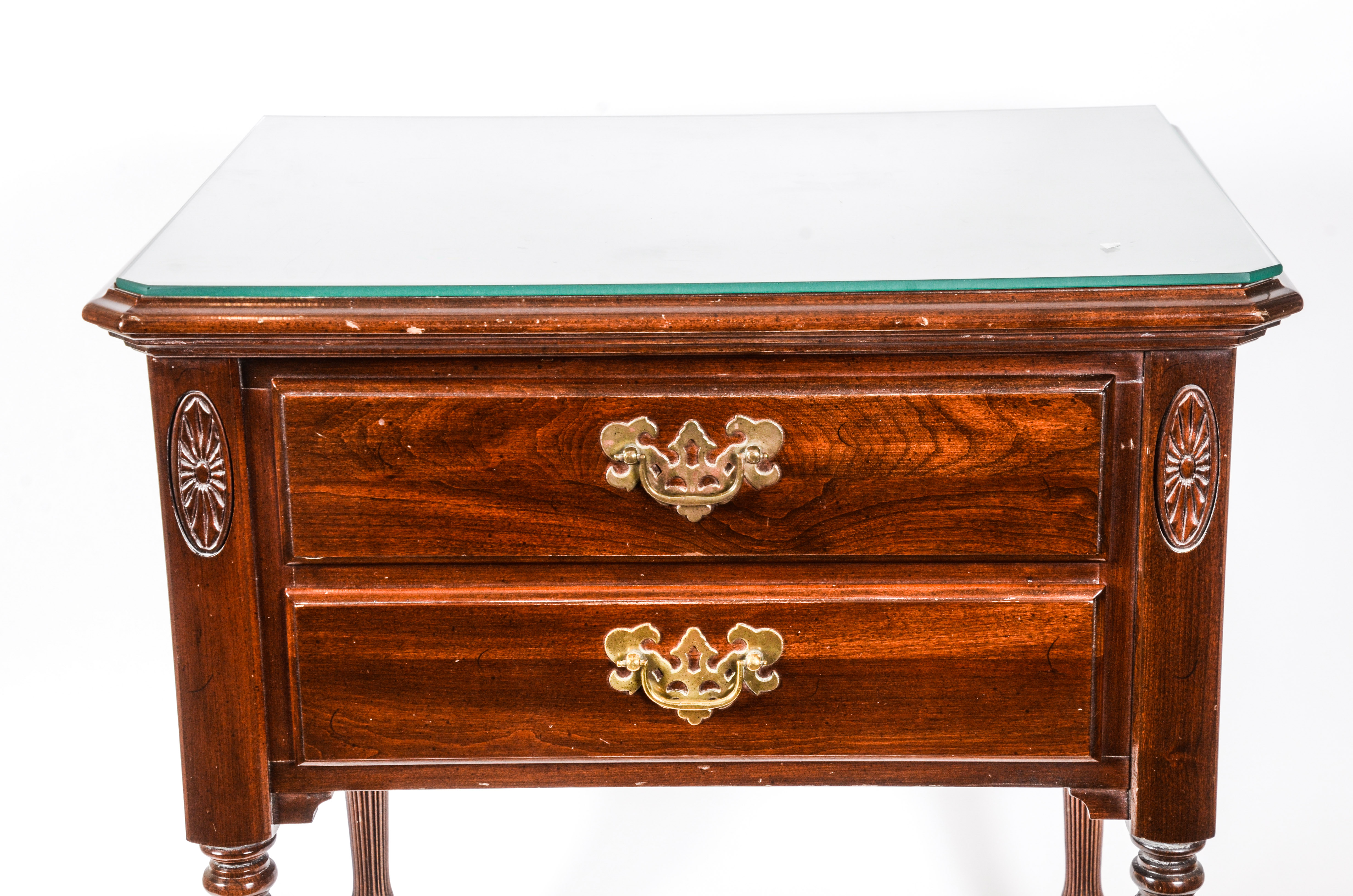 Pair of Ethan Allen Wooden Bedside Tables EBTH