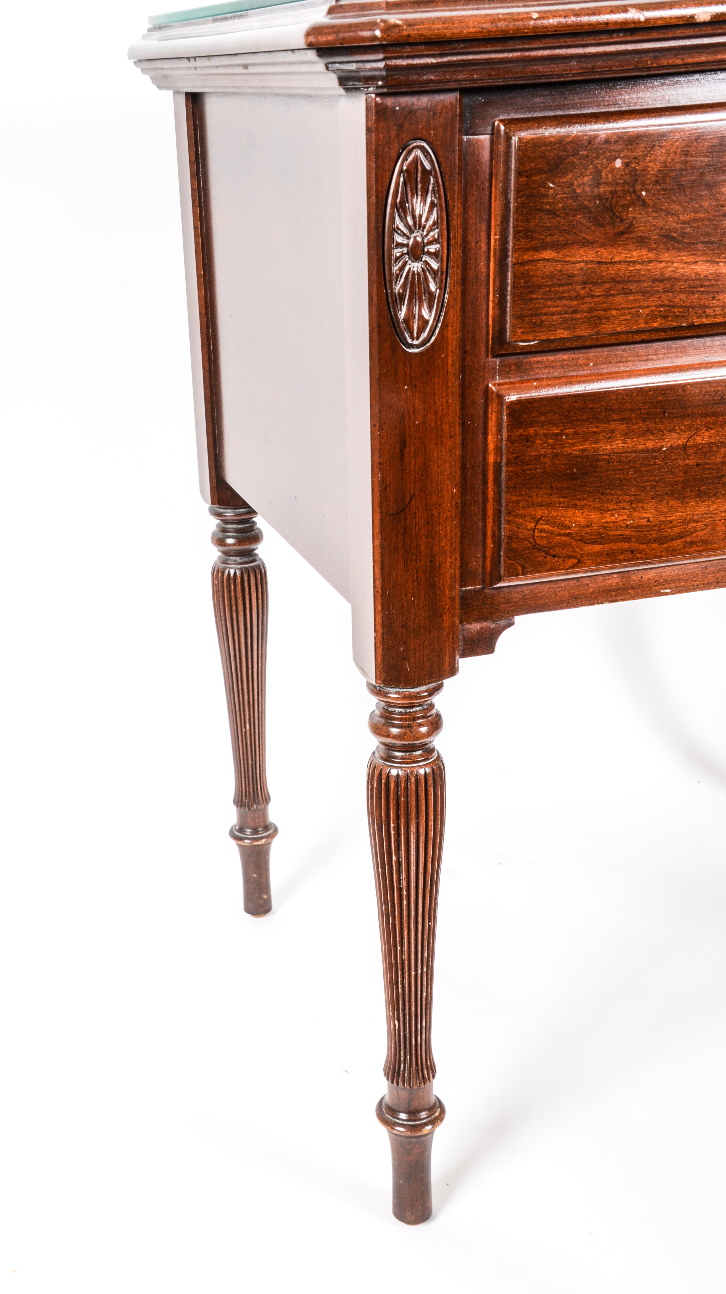 Pair of Ethan Allen Wooden Bedside Tables EBTH