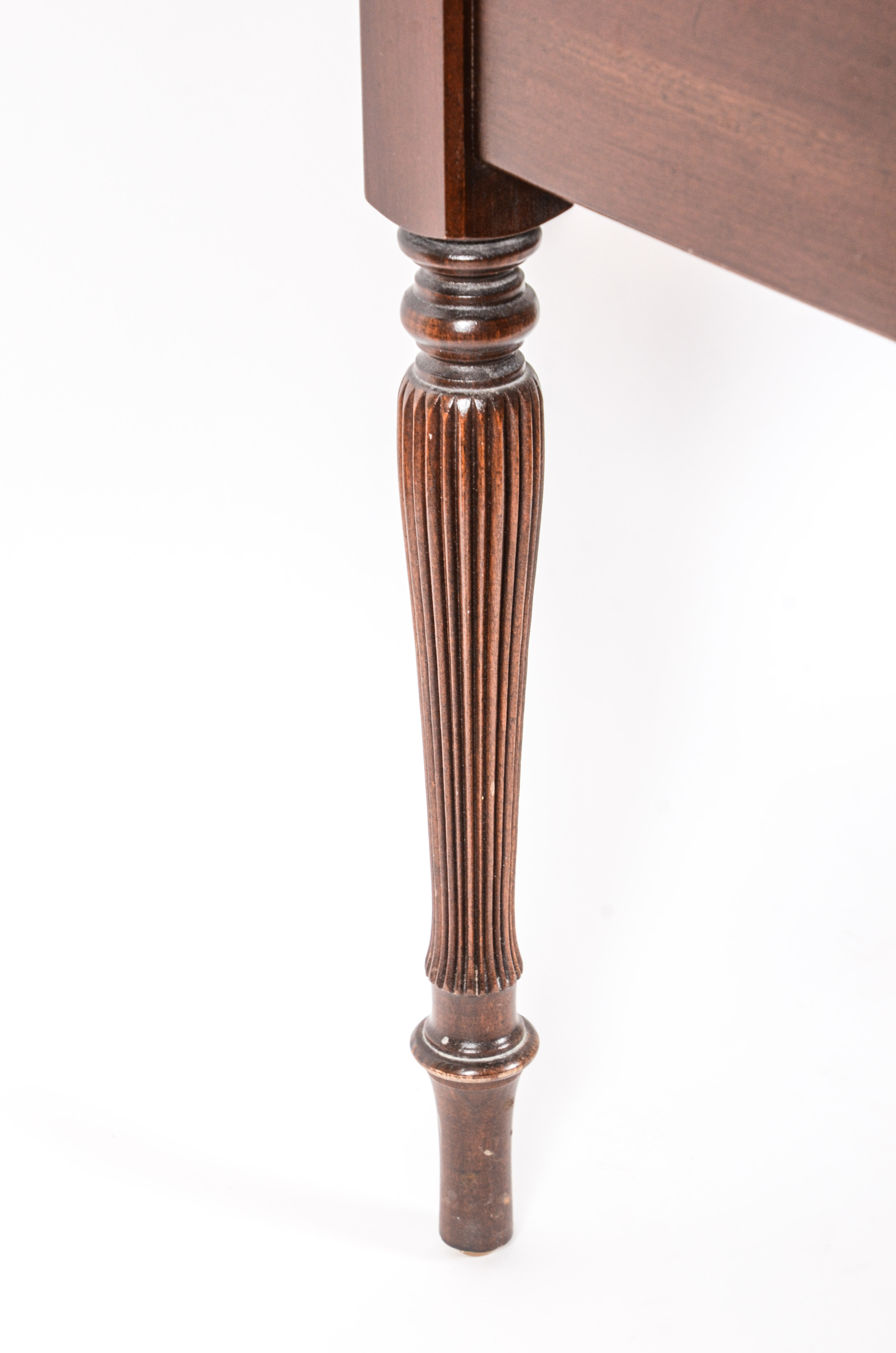 Pair of Ethan Allen Wooden Bedside Tables EBTH