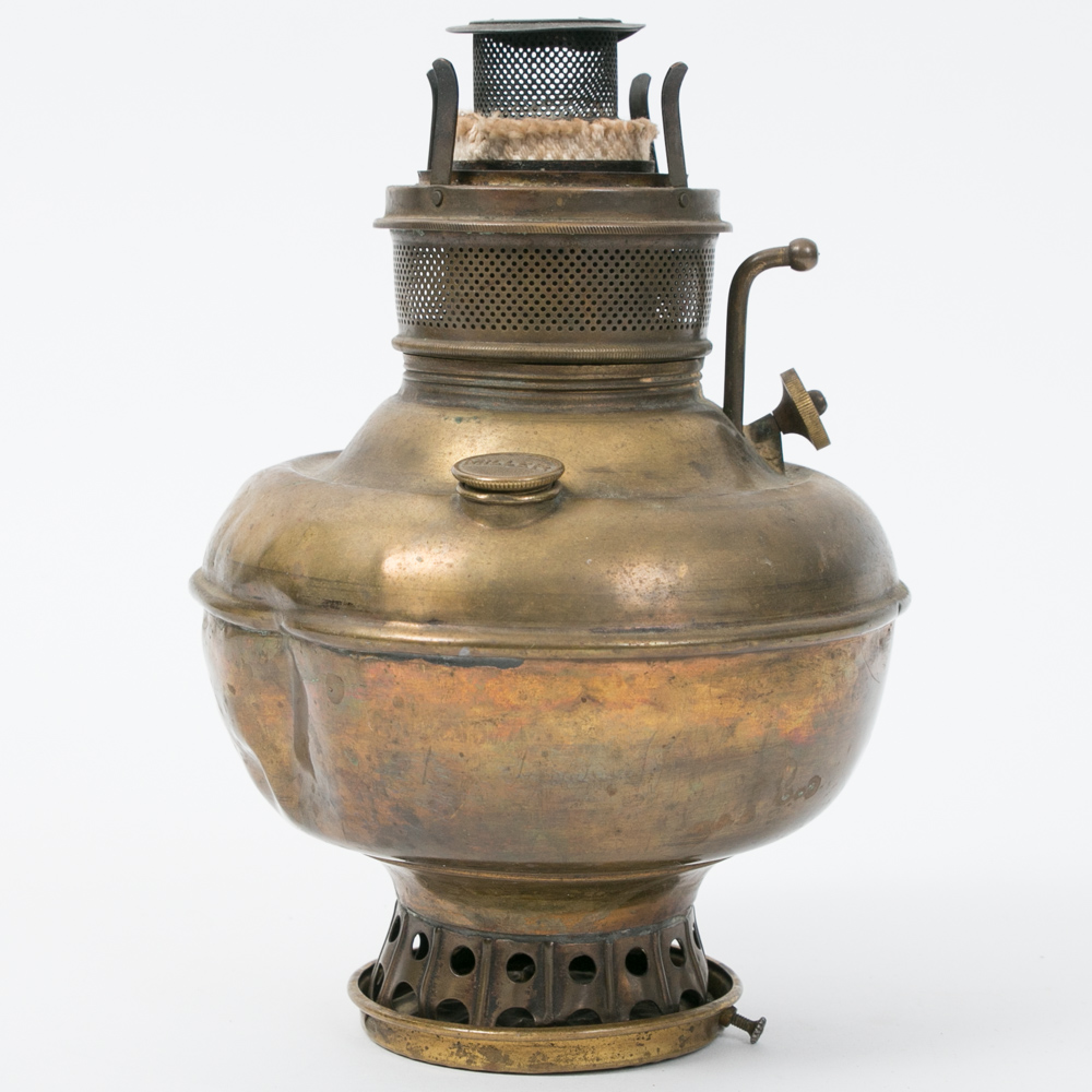 Antique Brass "Juno" Oil Lamp EBTH