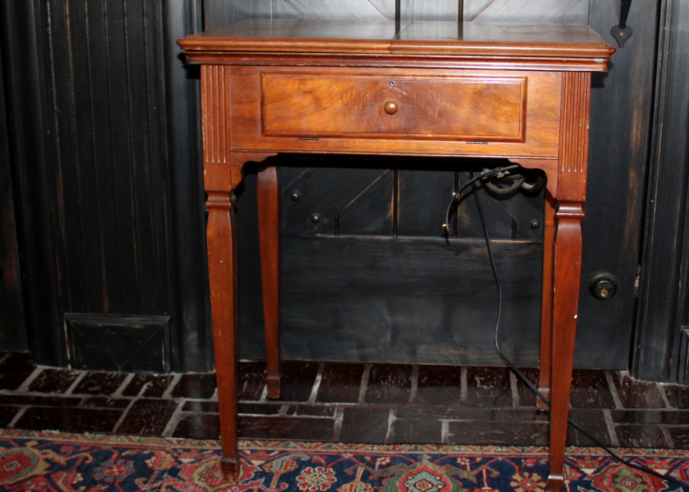 Vintage Electric Singer Sewing Machine and EBTH