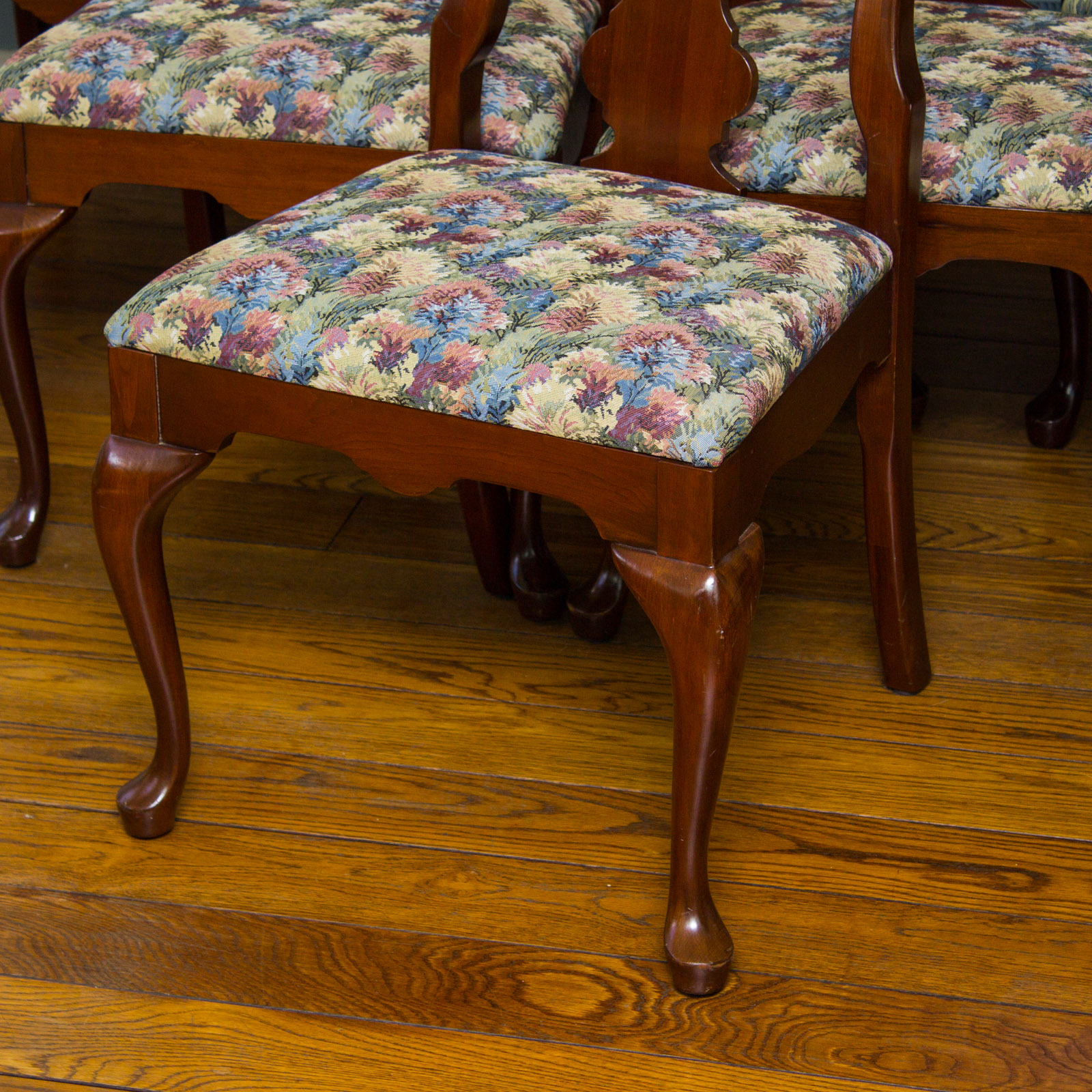 Set of Queen Anne Cherry Dining Chairs EBTH