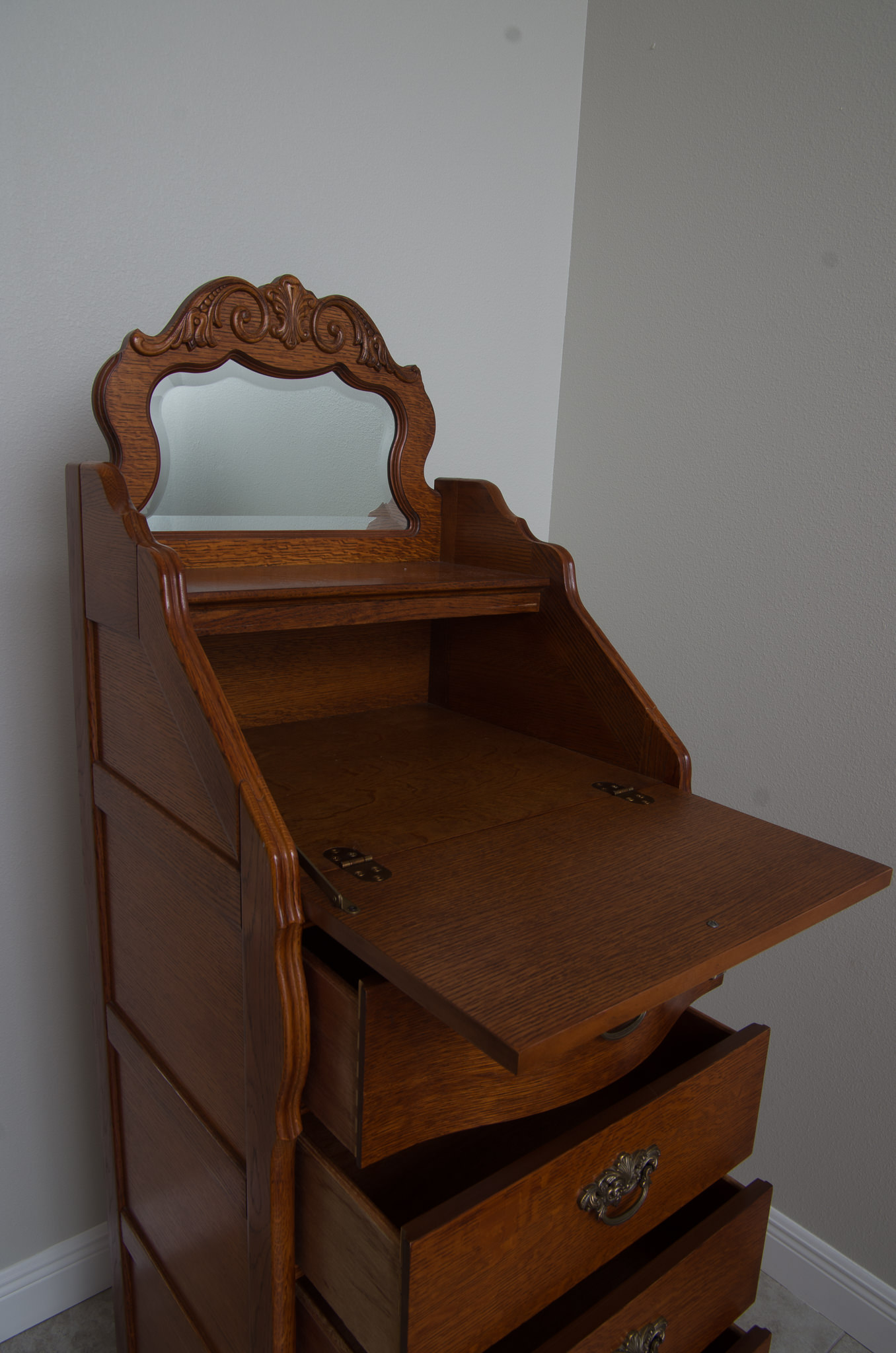 Victorian Sampler Dresser by Lexington Furniture EBTH