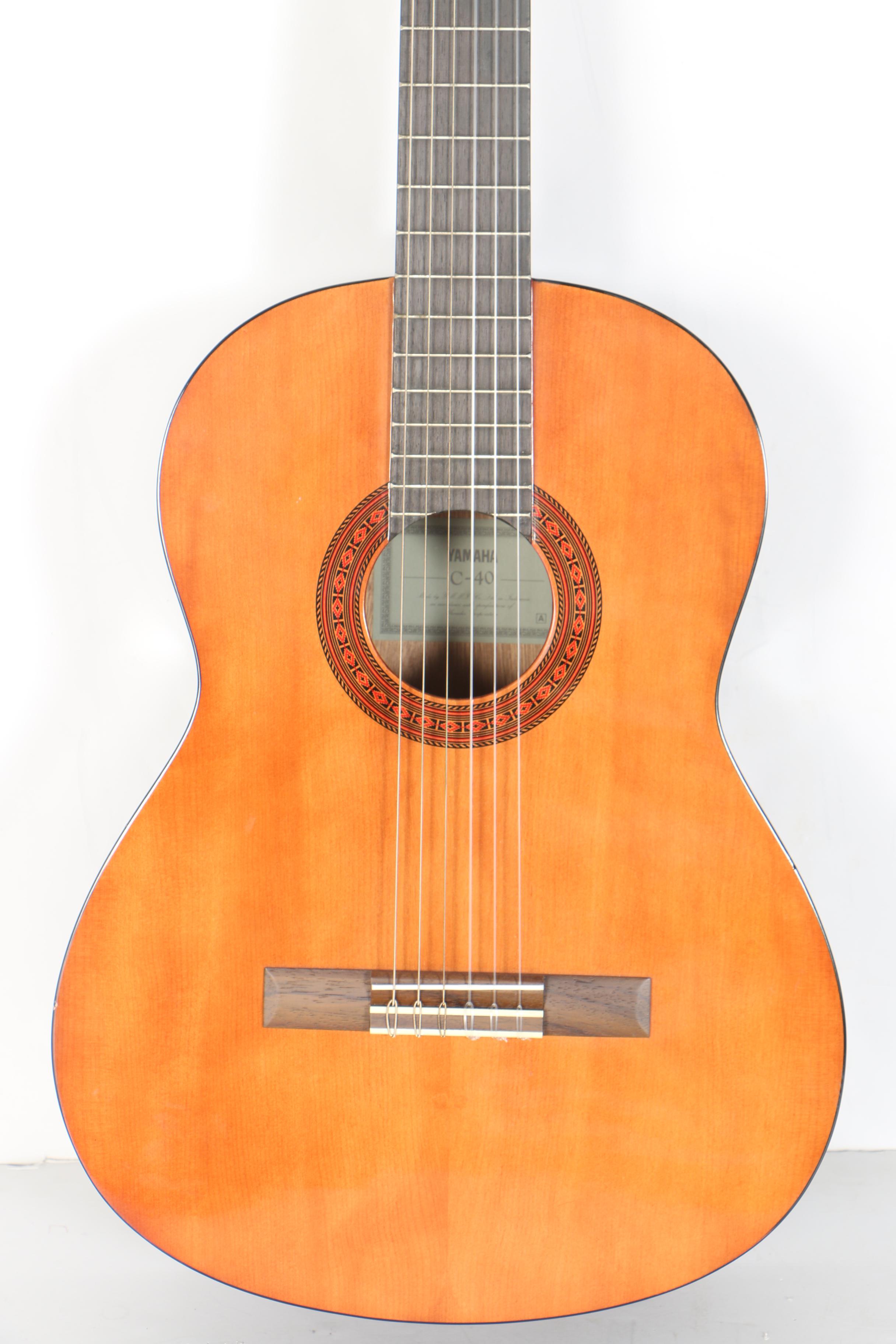 Yamaha C40 Classical Style Acoustic Guitar and Case EBTH