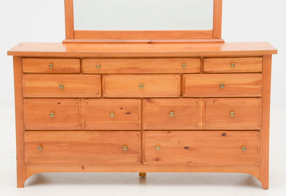 Broyhill Pine Dresser EBTH