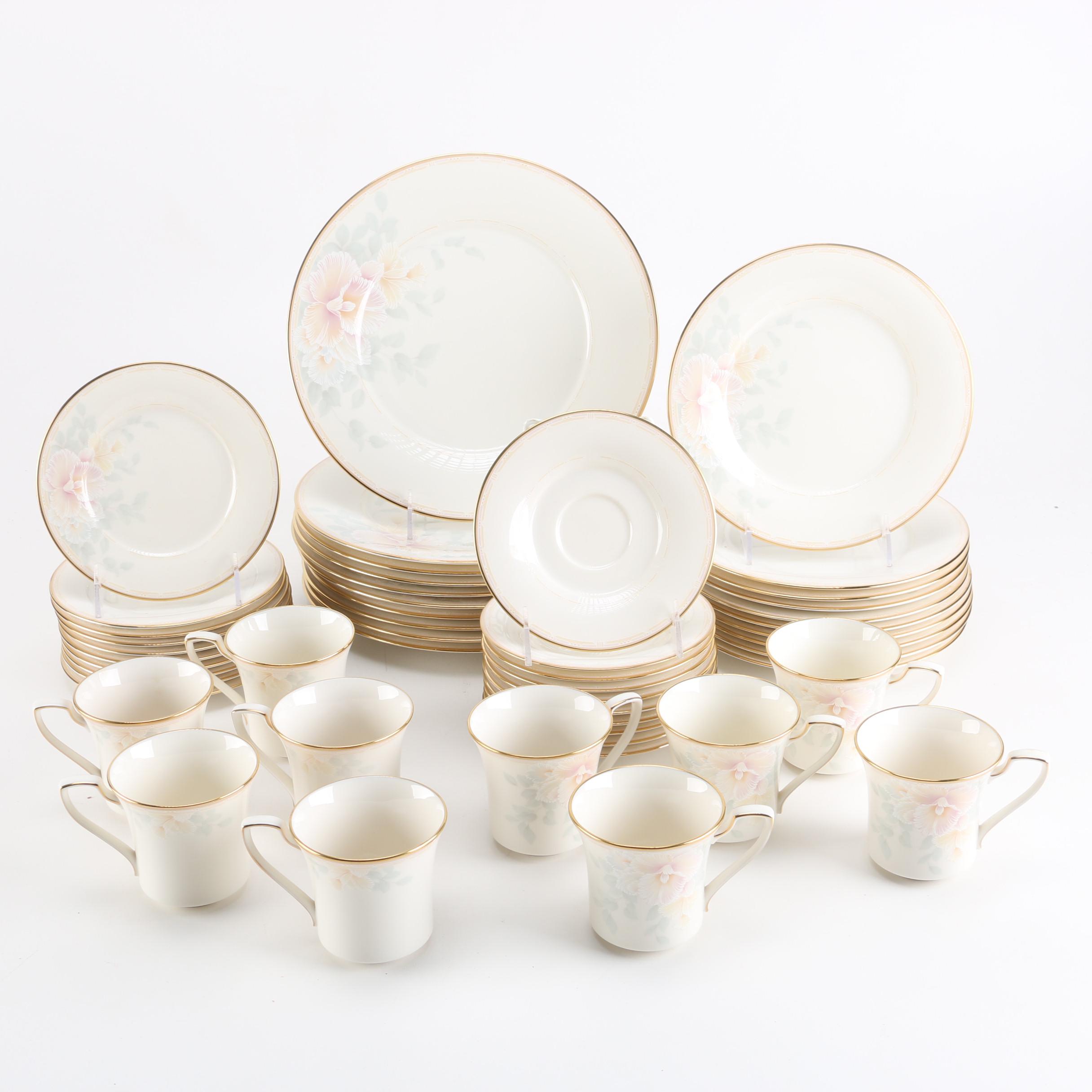 Noritake Sweet Surprise Dining Set Ebth