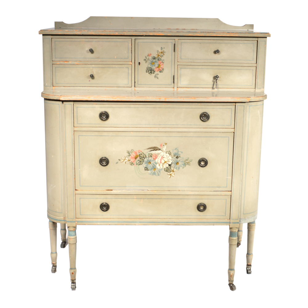 Berkey And Gay Dresser With A Key Ebth