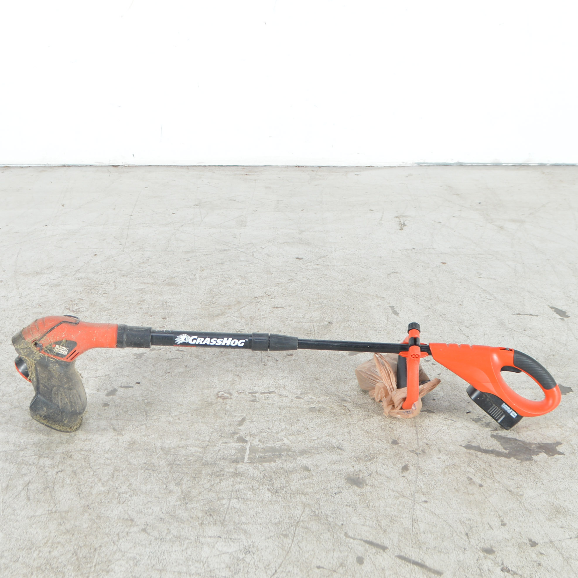 Black & Decker Grass Hog Battery Powered String Trimmer EBTH