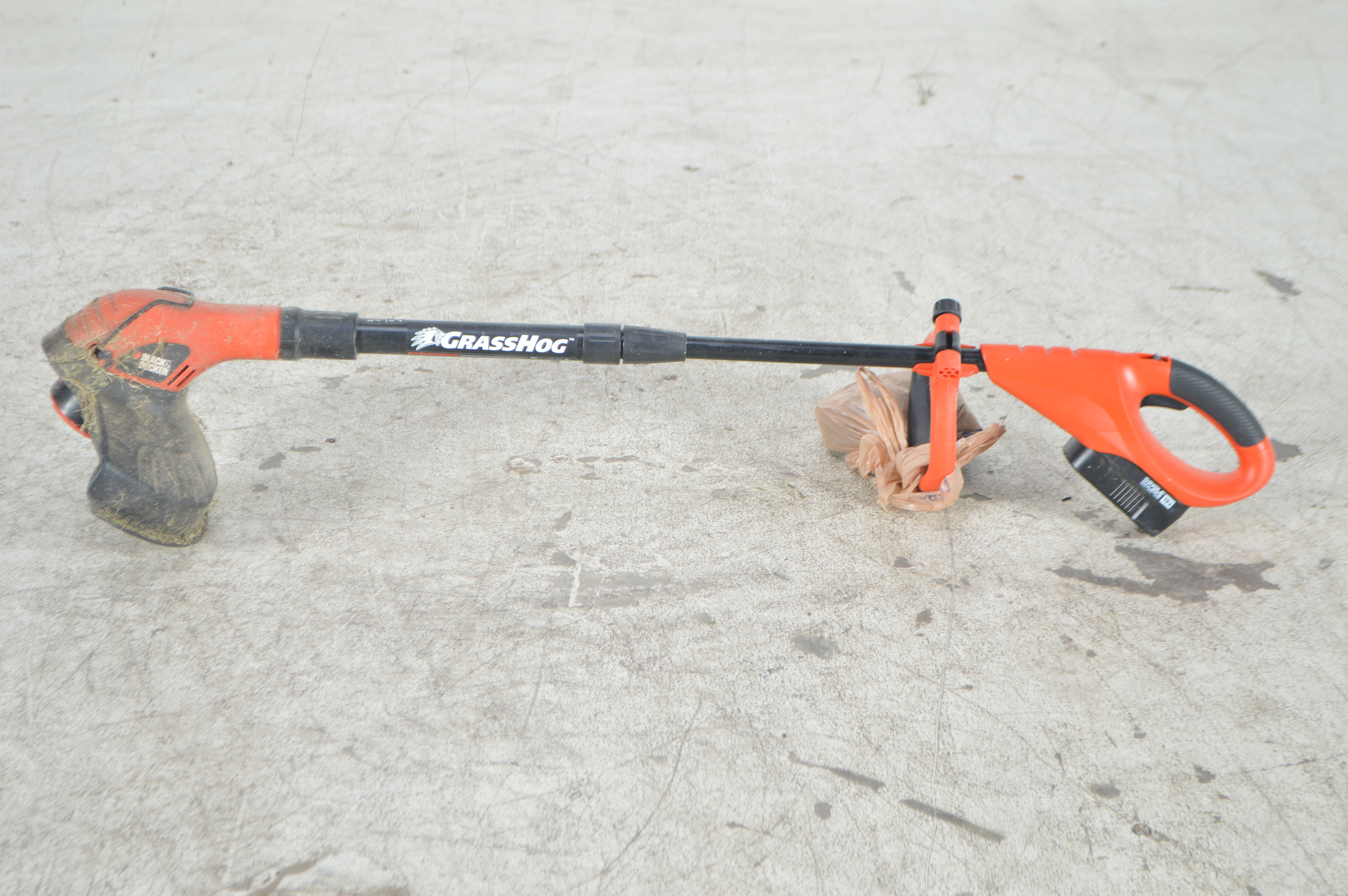 Black & Decker Grass Hog Battery Powered String Trimmer EBTH