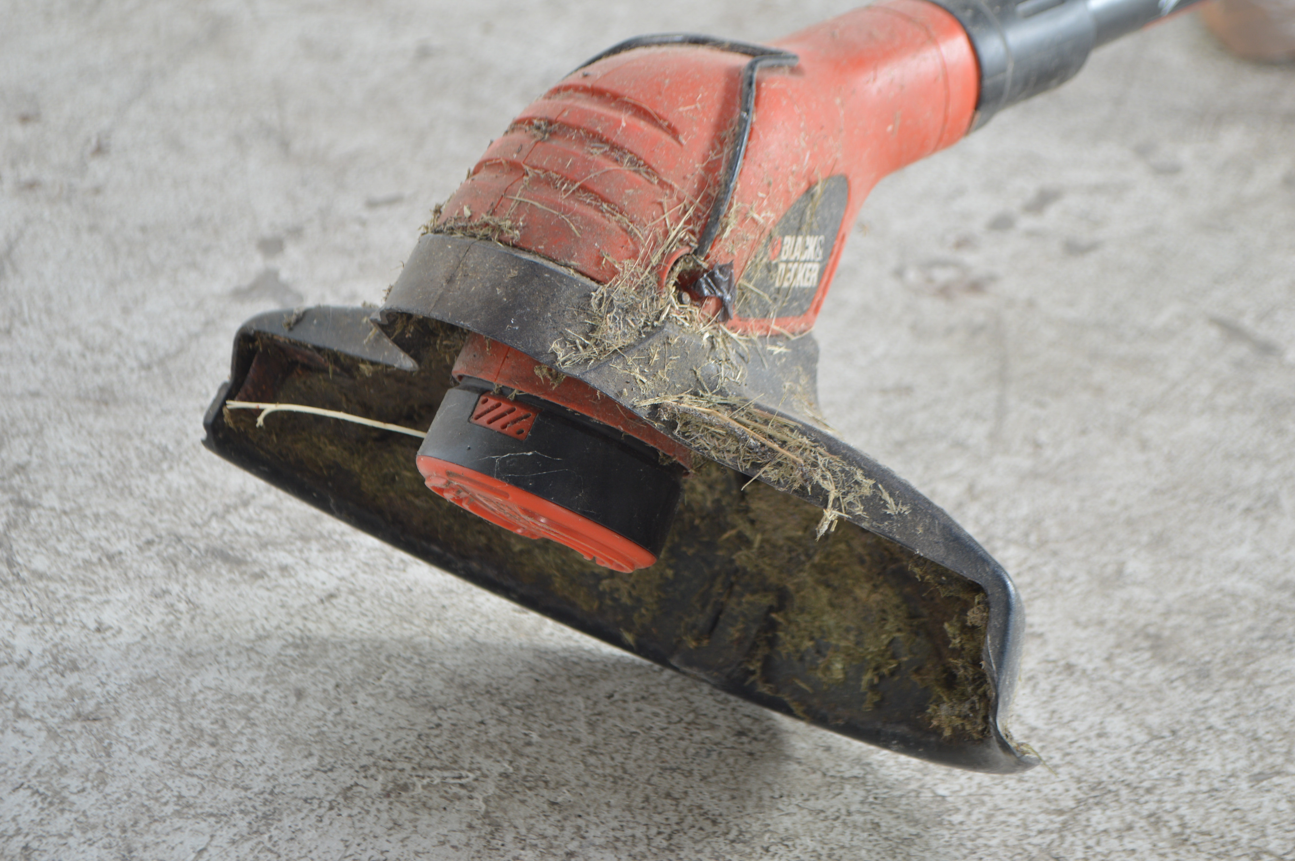 Black & Decker Grass Hog Battery Powered String Trimmer EBTH