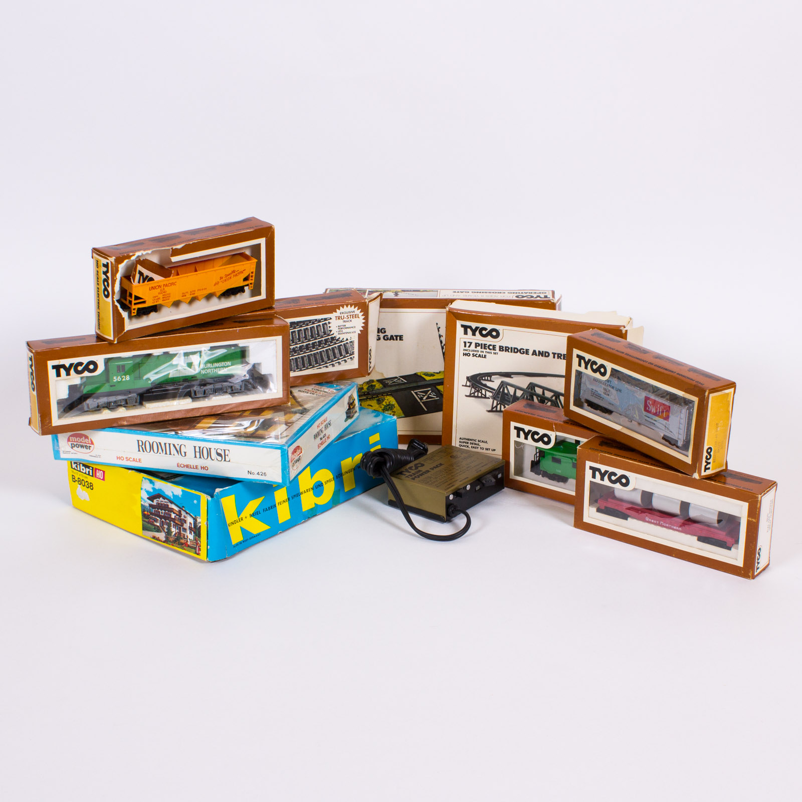 Collection of Vintage Tyco Trains With Power Pack EBTH