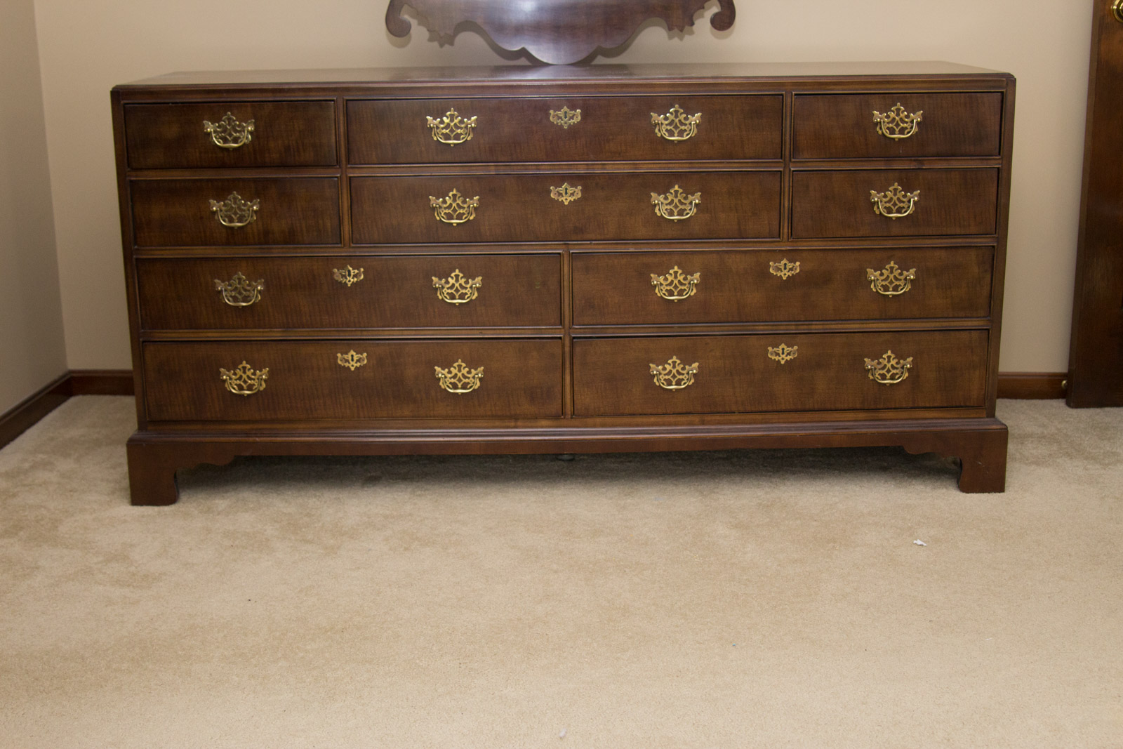 Vintage Henredon Dresser with Mirror | EBTH