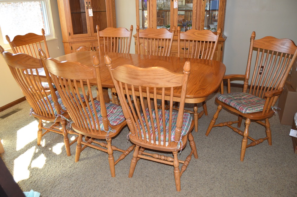 Amish Made Oak Dining Table With Eight Chairs EBTH   DSC 0209 