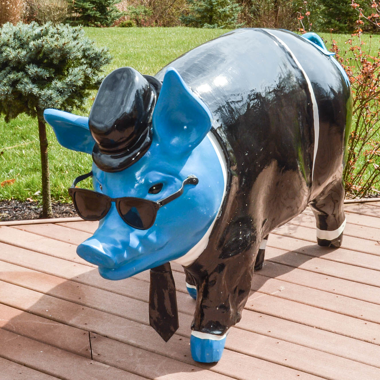 Cincinnati's "Big Pig Gig" Pig Sculpture "Get The Blues" Pig EBTH
