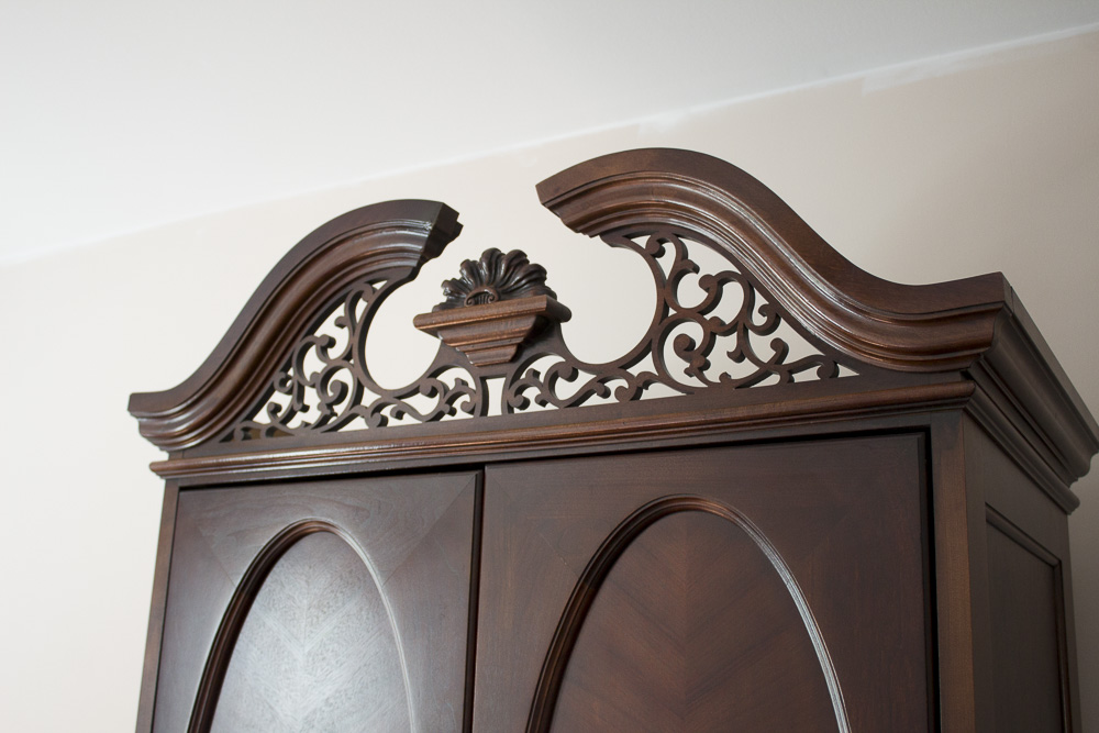 Queen Anne Style Entertainment Center EBTH