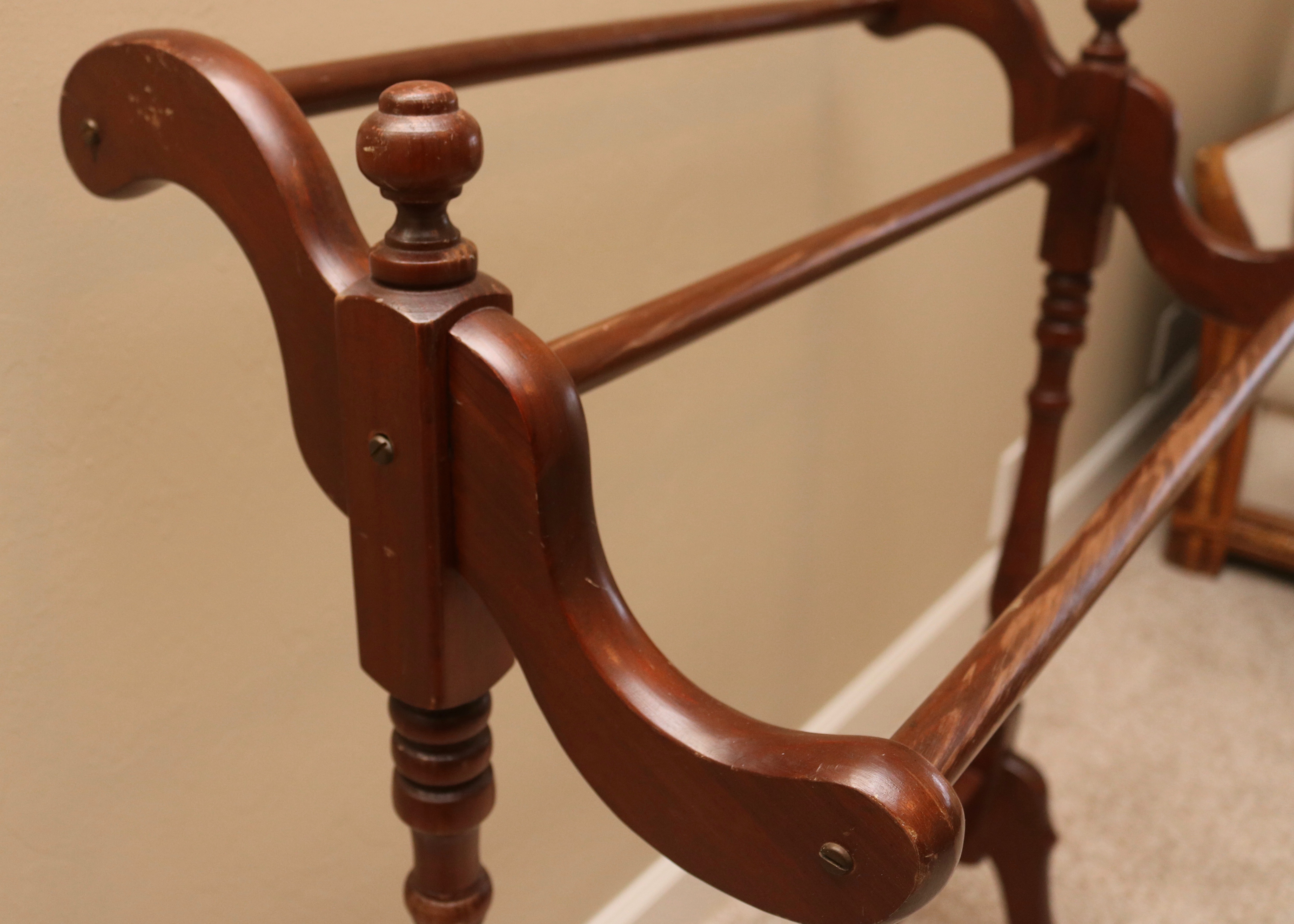 Wooden Quilt Rack with Knit Blanket | EBTH