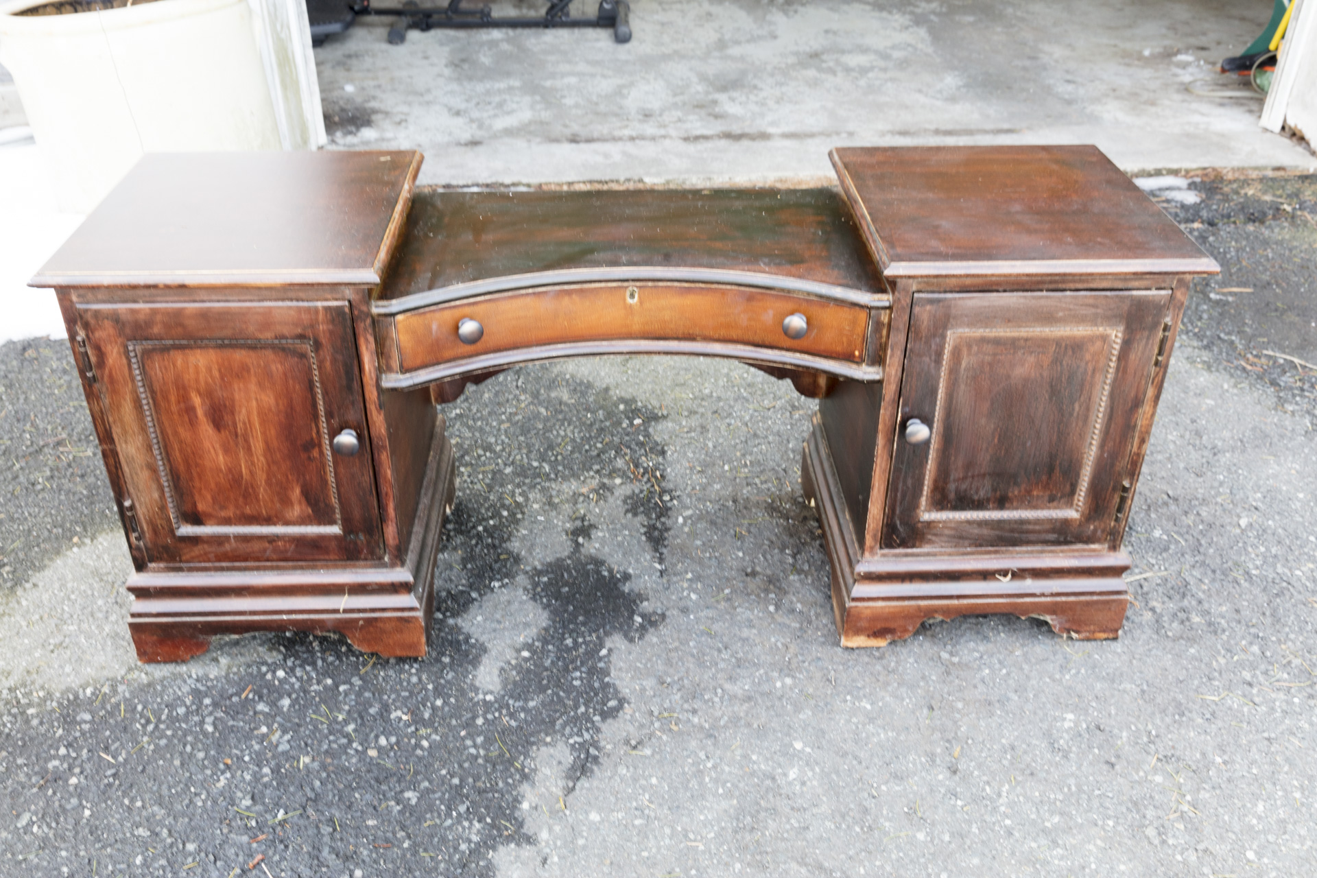 Lexington Furniture Vanity with Stool EBTH