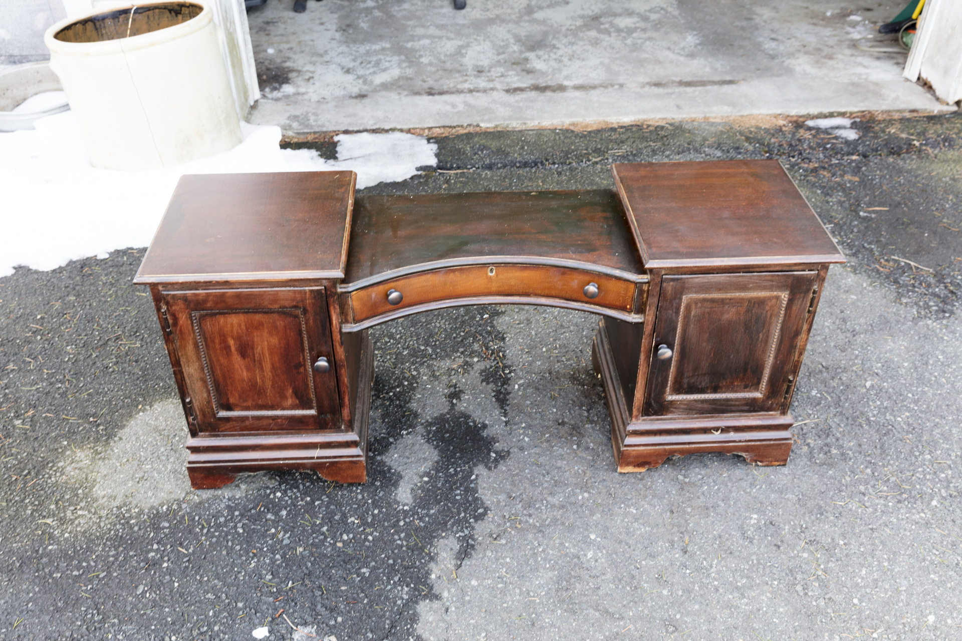 Lexington Furniture Vanity with Stool EBTH