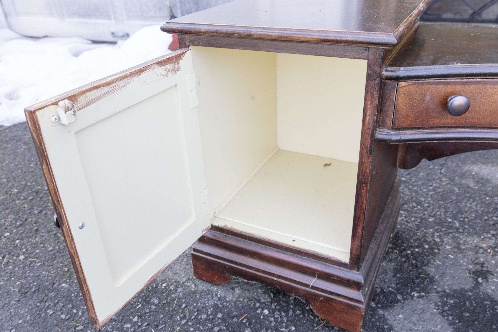 Lexington Furniture Vanity with Stool EBTH