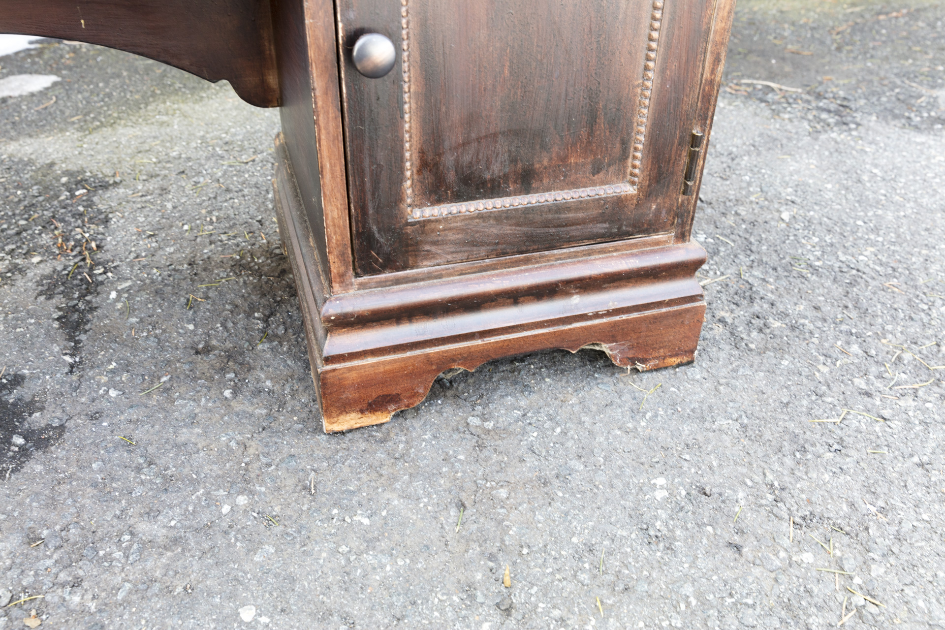 Lexington Furniture Vanity with Stool EBTH