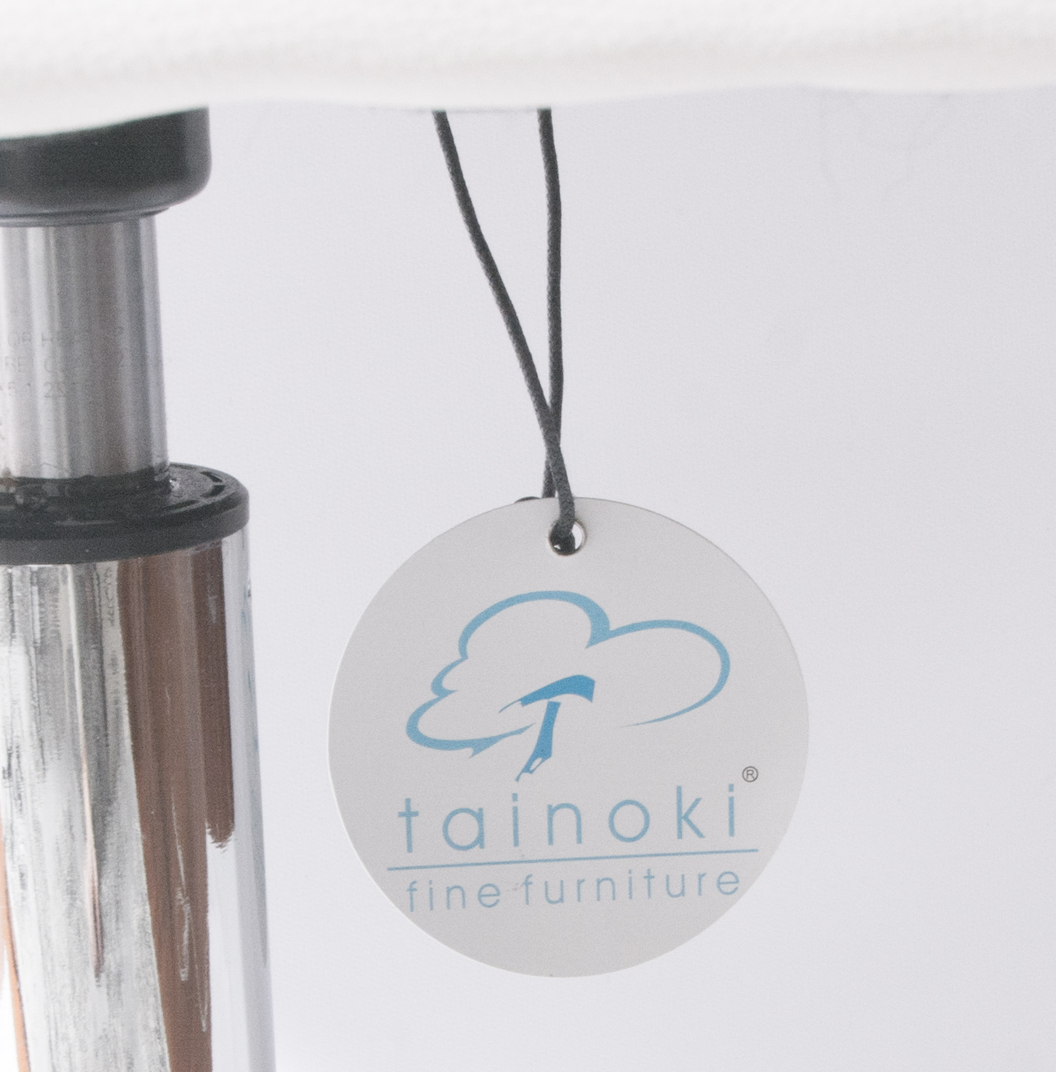 White Leather Rolling Desk Chair by Tainoki EBTH