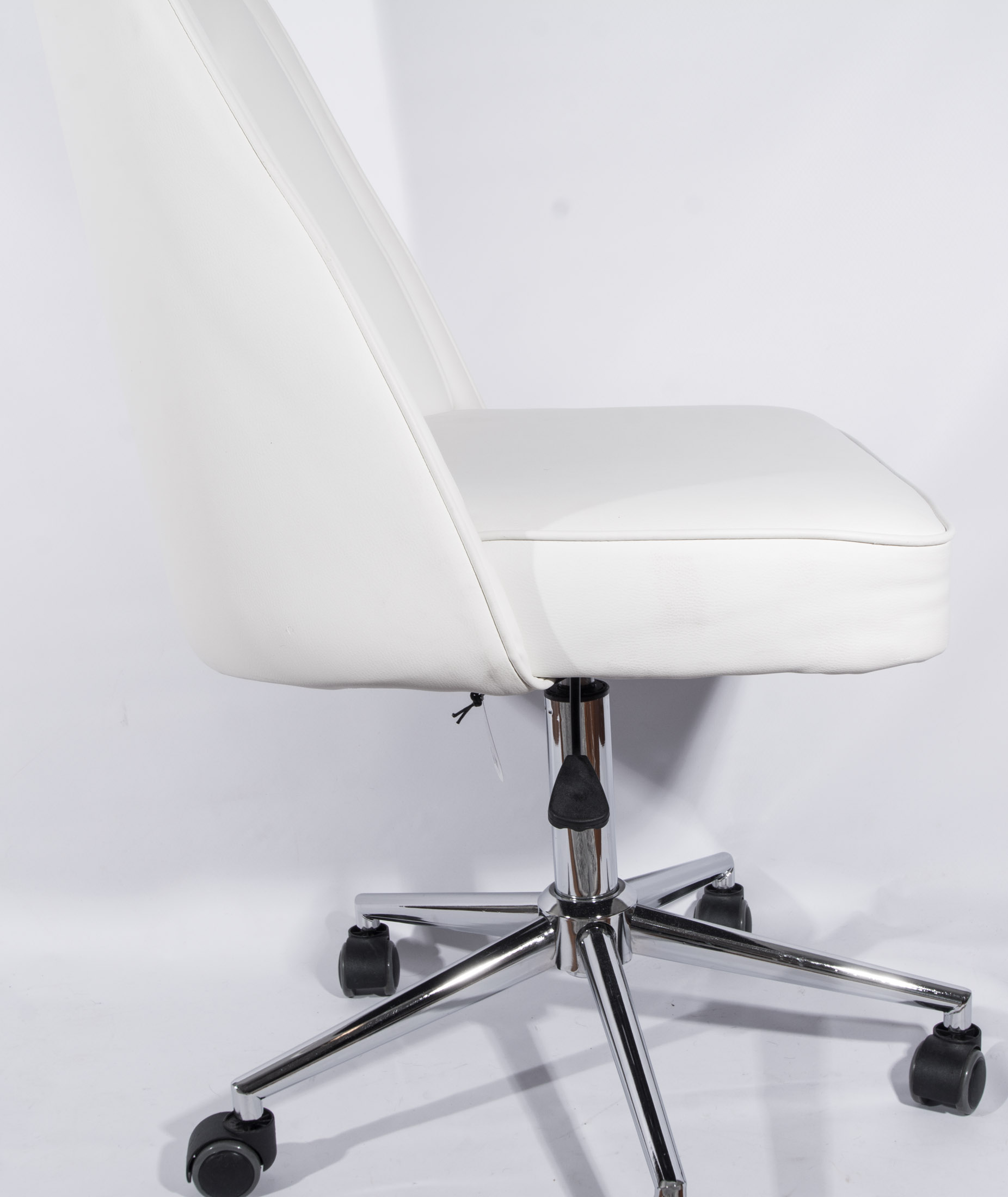 White Leather Rolling Desk Chair by Tainoki EBTH