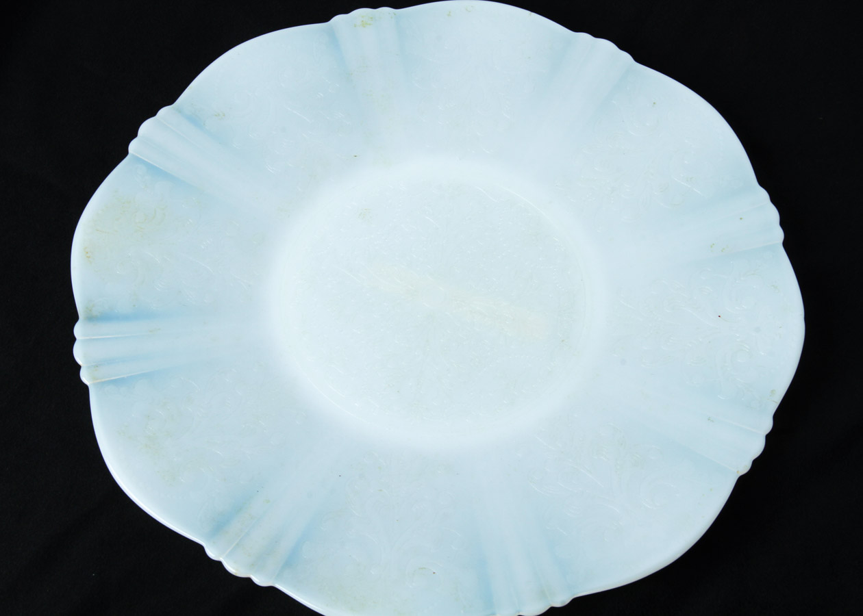 Opalescent Monax White Depression Glass Dinner Plates EBTH